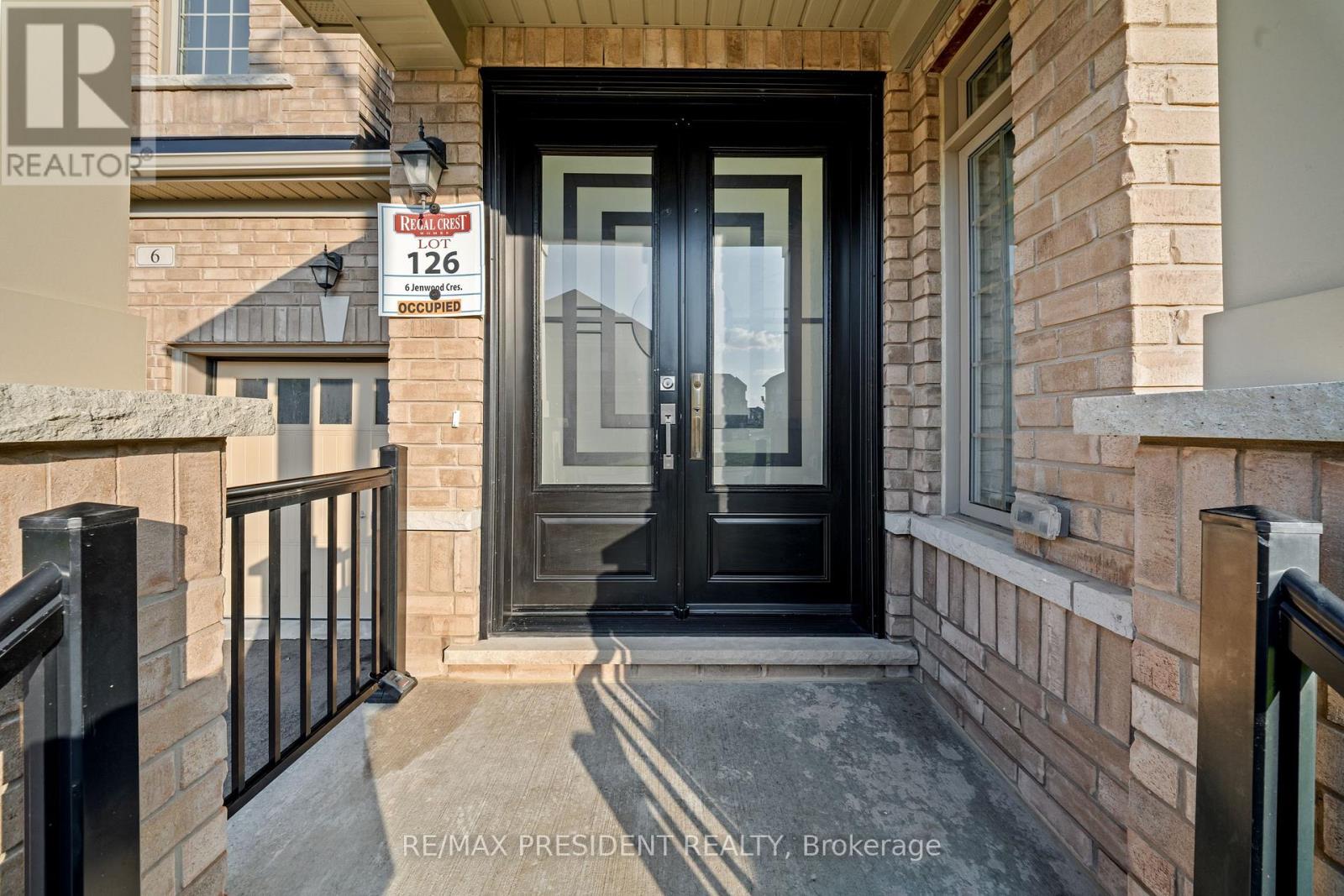 6 Jenwood Crescent, Brampton, Ontario  L6R 4C6 - Photo 2 - W13554294