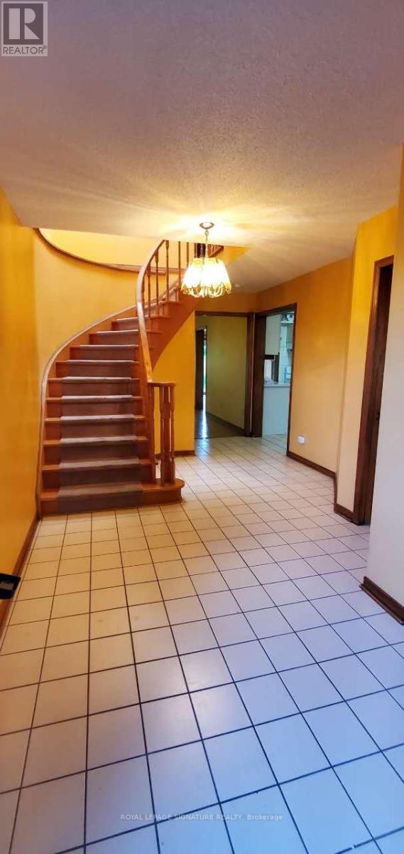 167 Surbray Grove, Mississauga, Ontario  L5B 2E2 - Photo 2 - W13554328