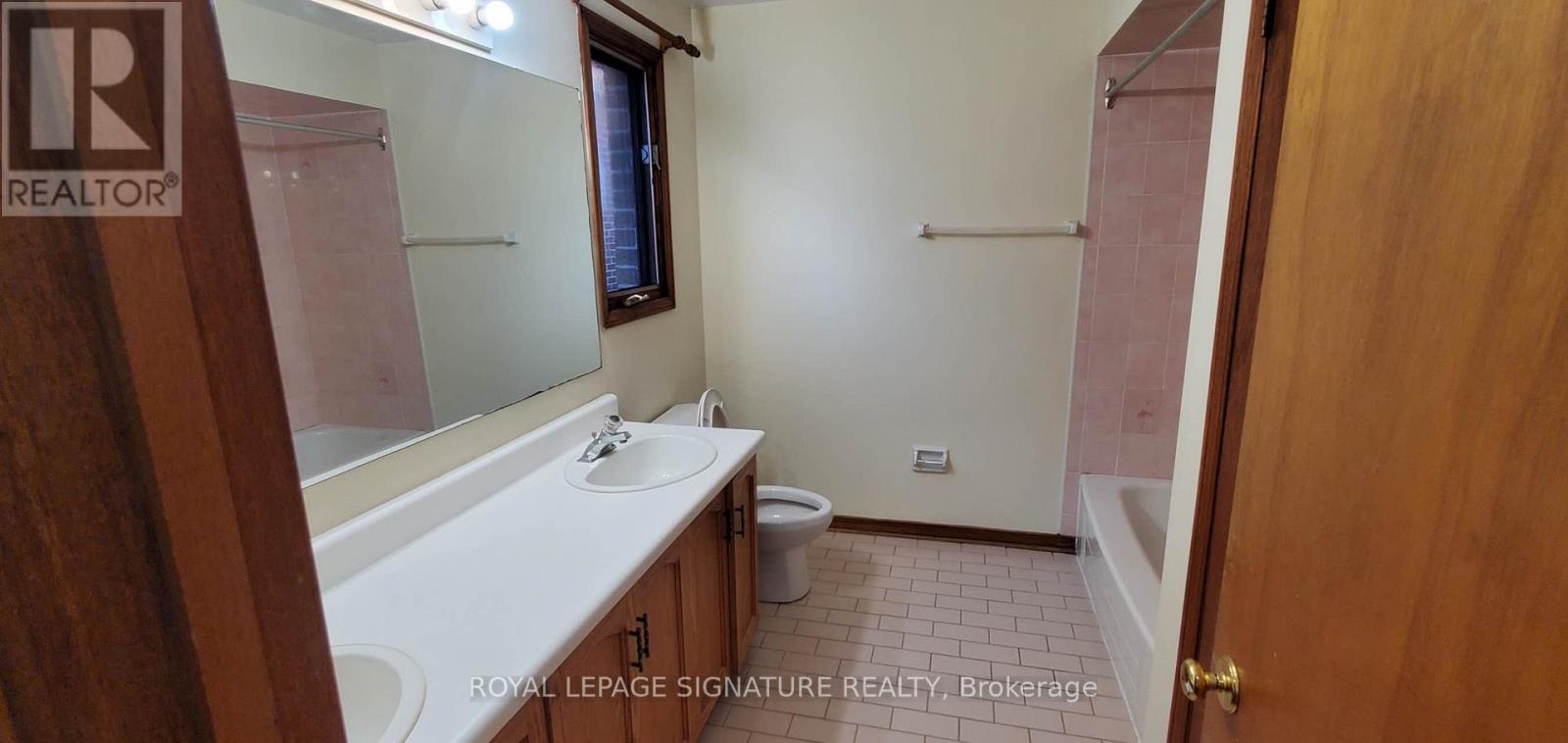 167 Surbray Grove, Mississauga, Ontario  L5B 2E2 - Photo 8 - W13554328