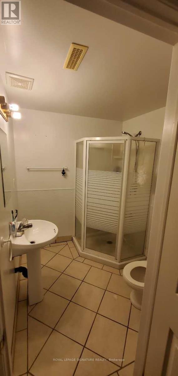 167 Surbray Grove, Mississauga, Ontario  L5B 2E2 - Photo 9 - W13554328