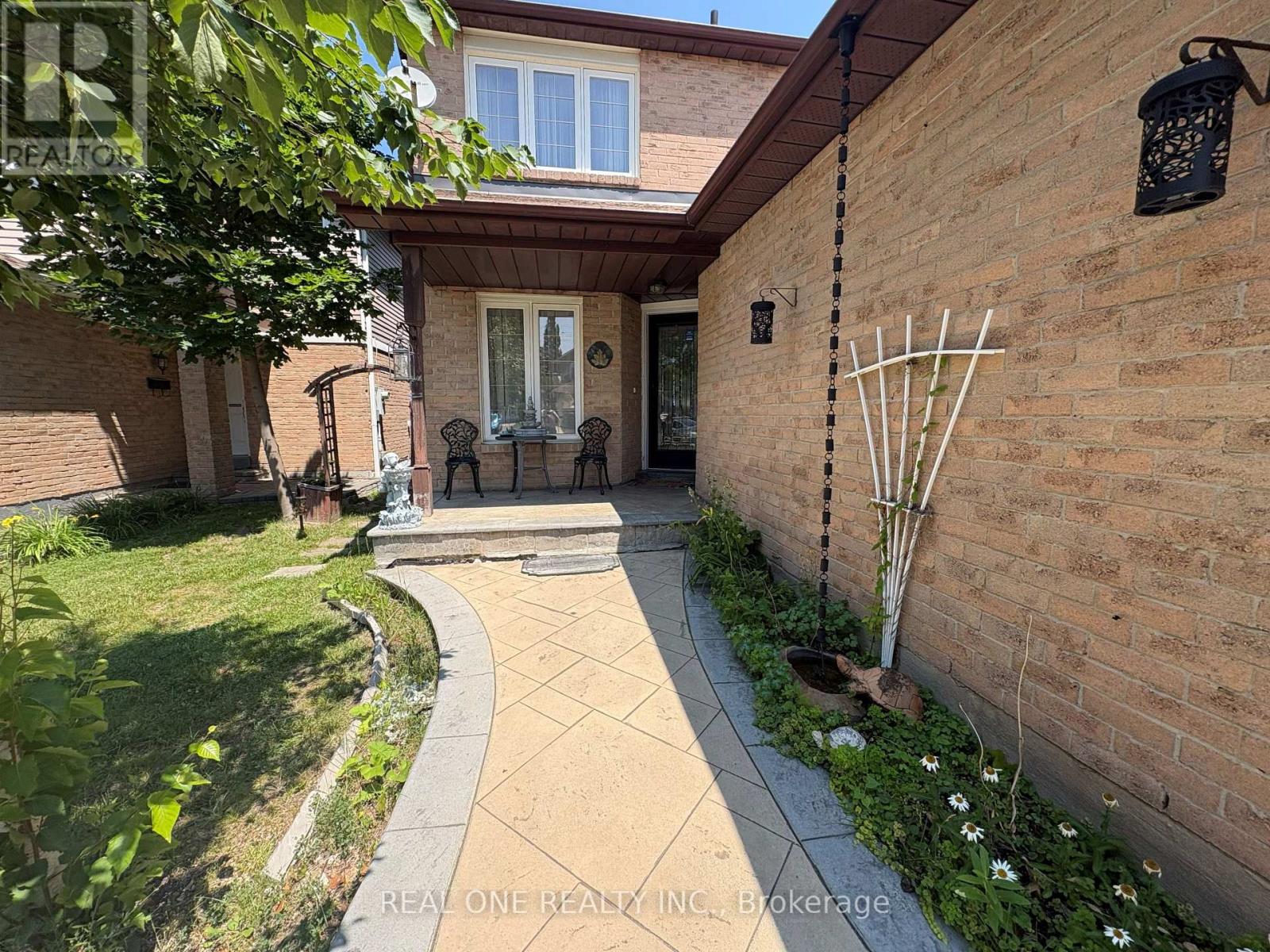 3245 Cambourne Crescent, Mississauga, Ontario  L5N 5G4 - Photo 2 - W13554320