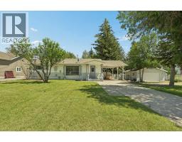 736 2 Street W, Cardston, Alberta