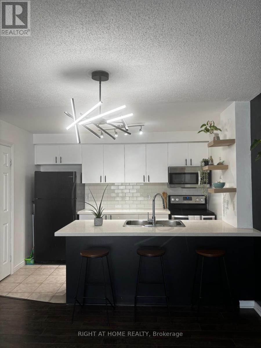 302 - 91 ASPEN SPRINGS DRIVE, Clarington (Bowmanville)
