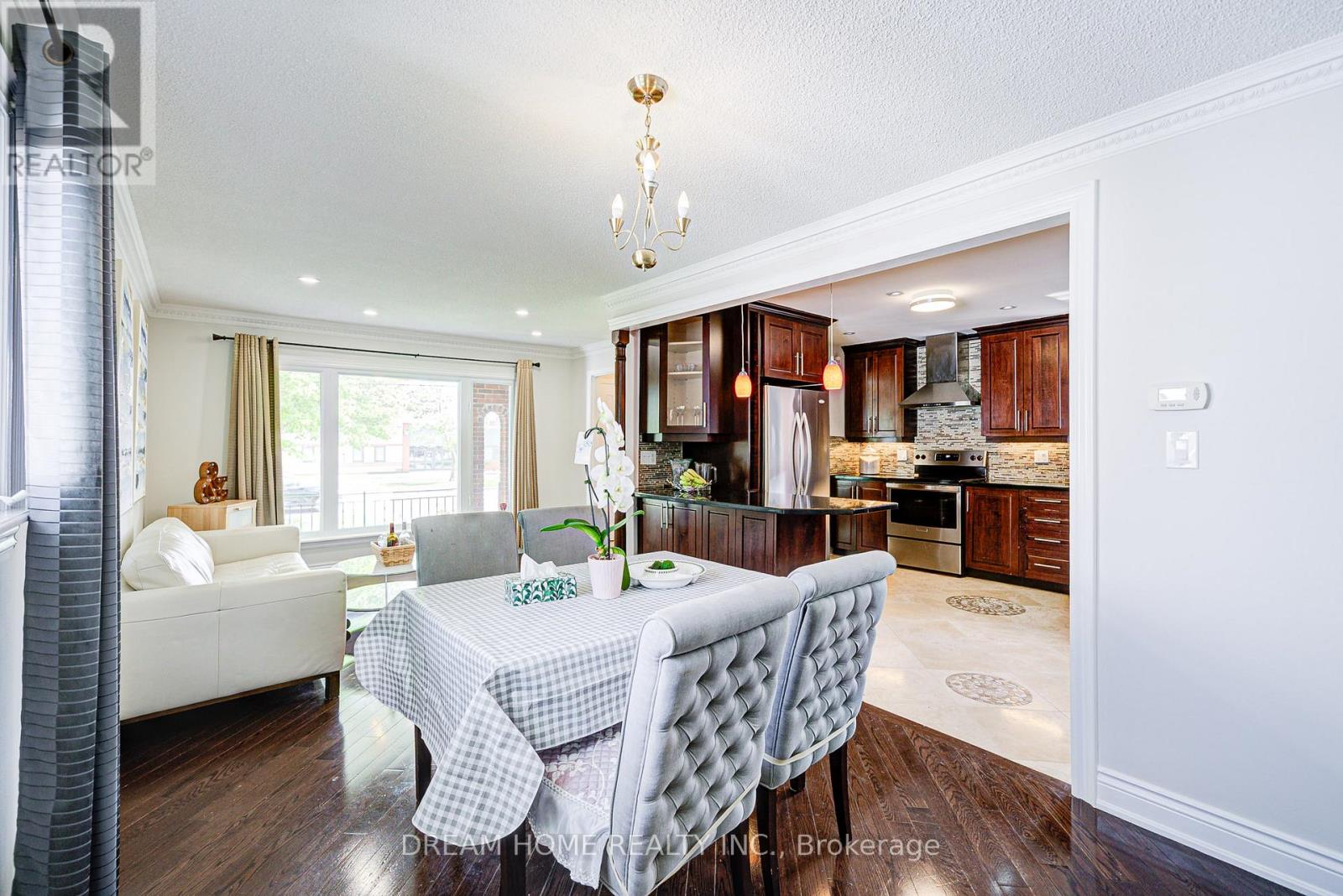 98 Weldrick Road W, Richmond Hill, Ontario  L4C 3T8 - Photo 10 - N13554434