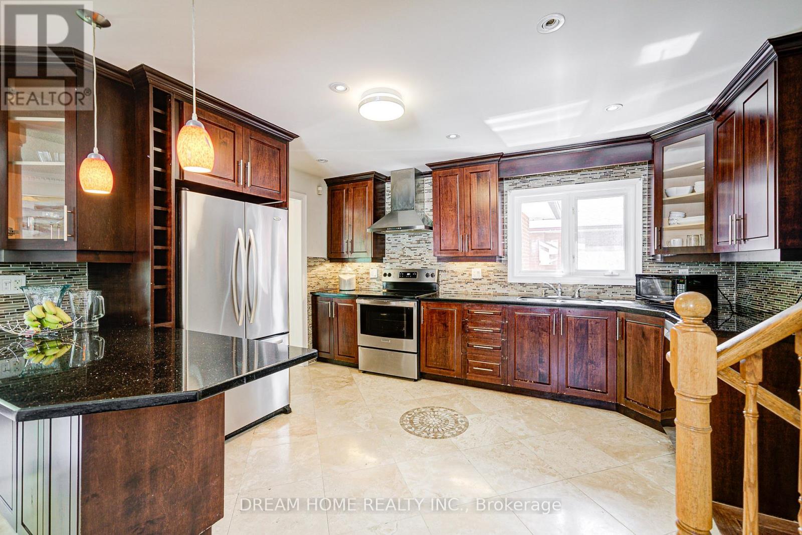 98 Weldrick Road W, Richmond Hill, Ontario  L4C 3T8 - Photo 11 - N13554434