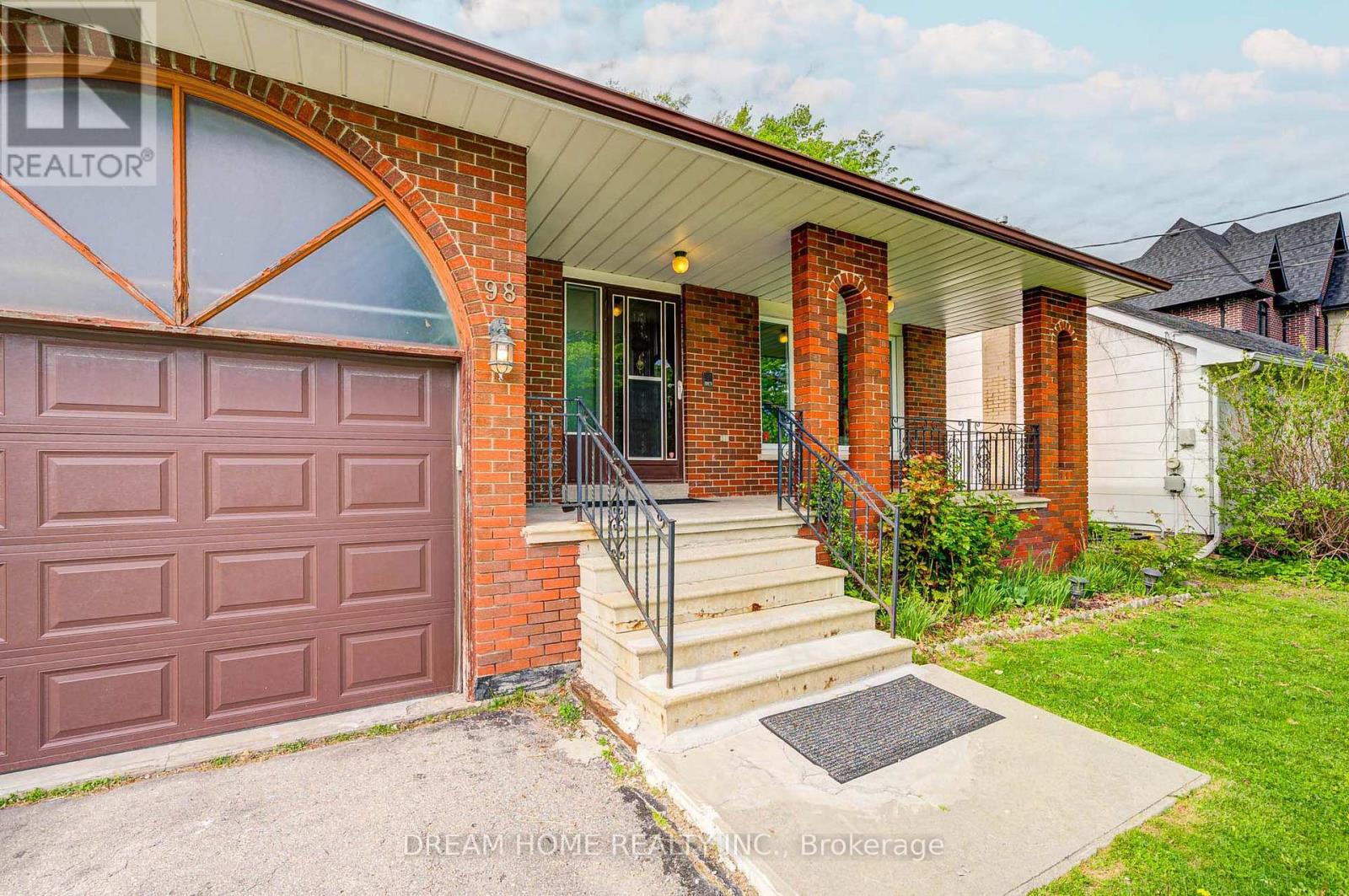 98 Weldrick Road W, Richmond Hill, Ontario  L4C 3T8 - Photo 3 - N13554434