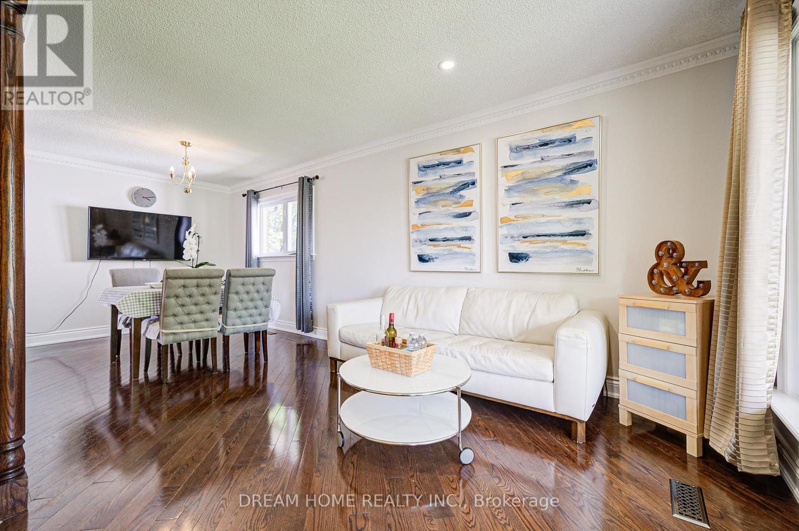 98 Weldrick Road W, Richmond Hill, Ontario  L4C 3T8 - Photo 6 - N13554434