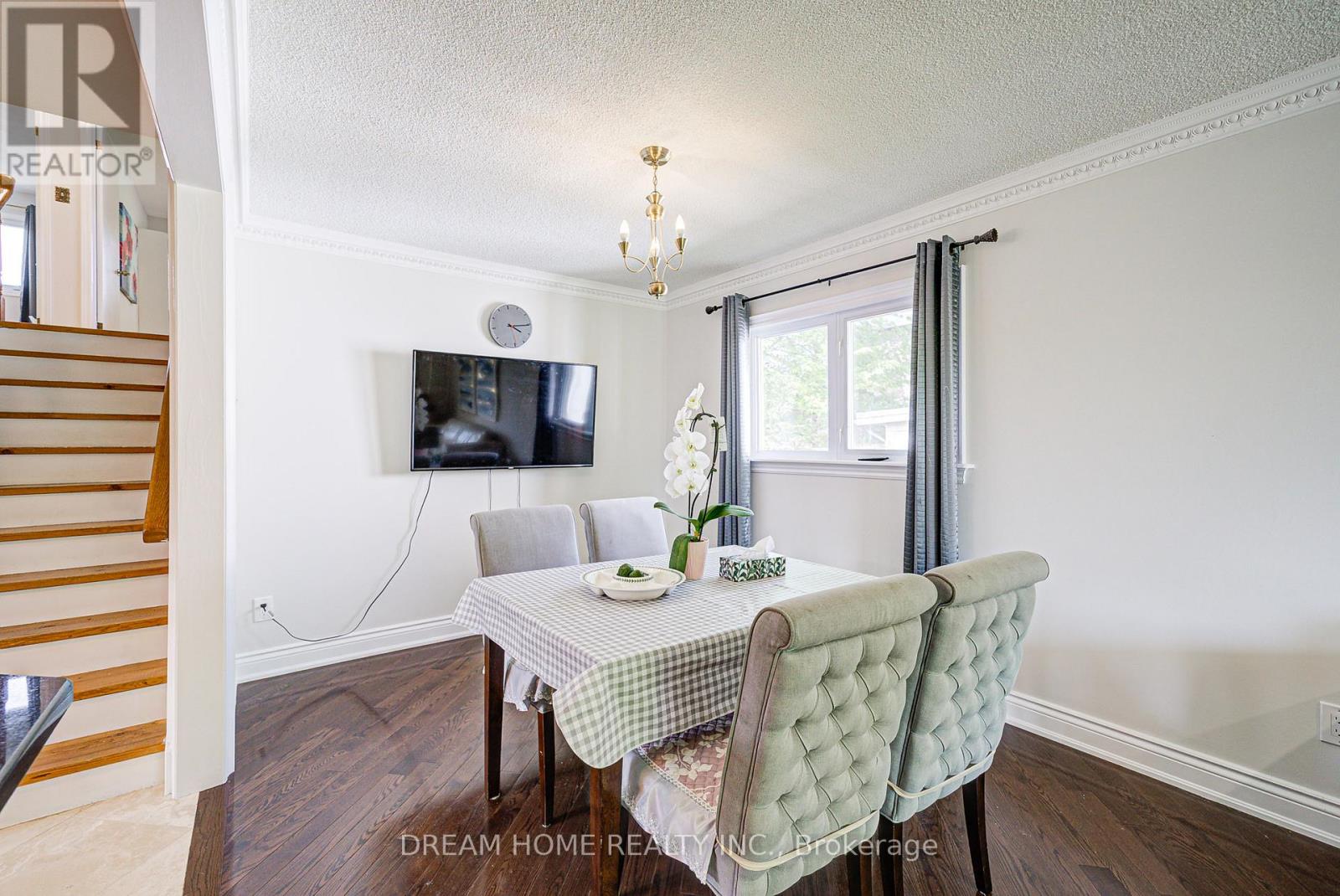 98 Weldrick Road W, Richmond Hill, Ontario  L4C 3T8 - Photo 9 - N13554434