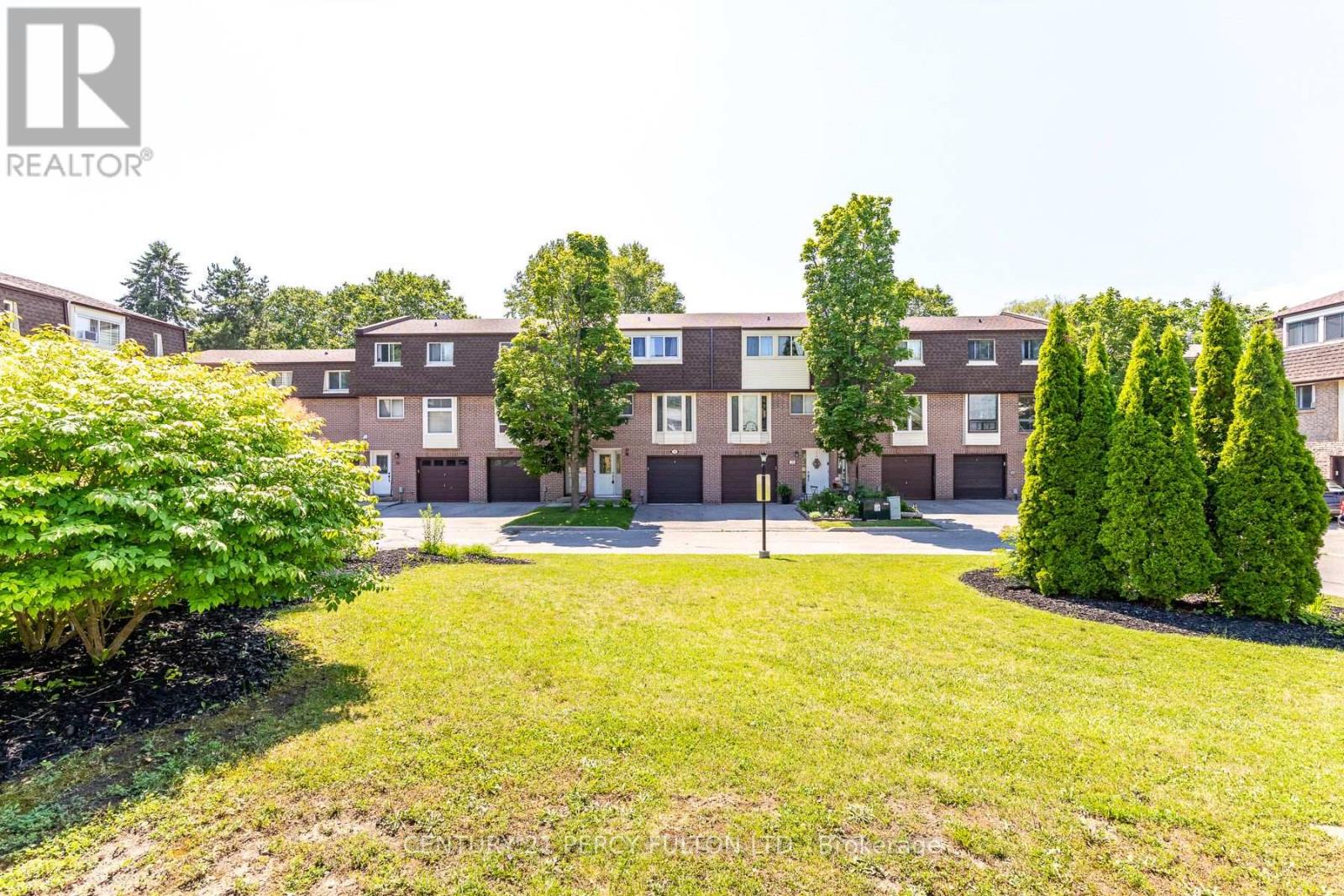38 - 350 CAMELOT COURT, Oshawa (Eastdale)
