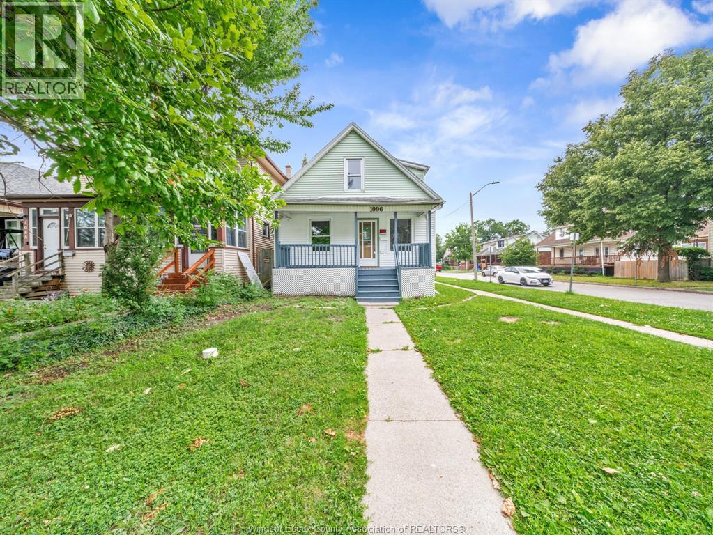 1096 HALL, Windsor, Ontario