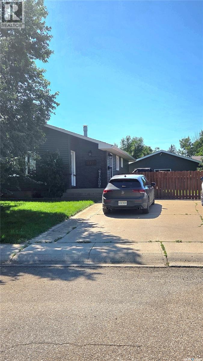 1322 Queen CRESCENT, Moose Jaw, Saskatchewan