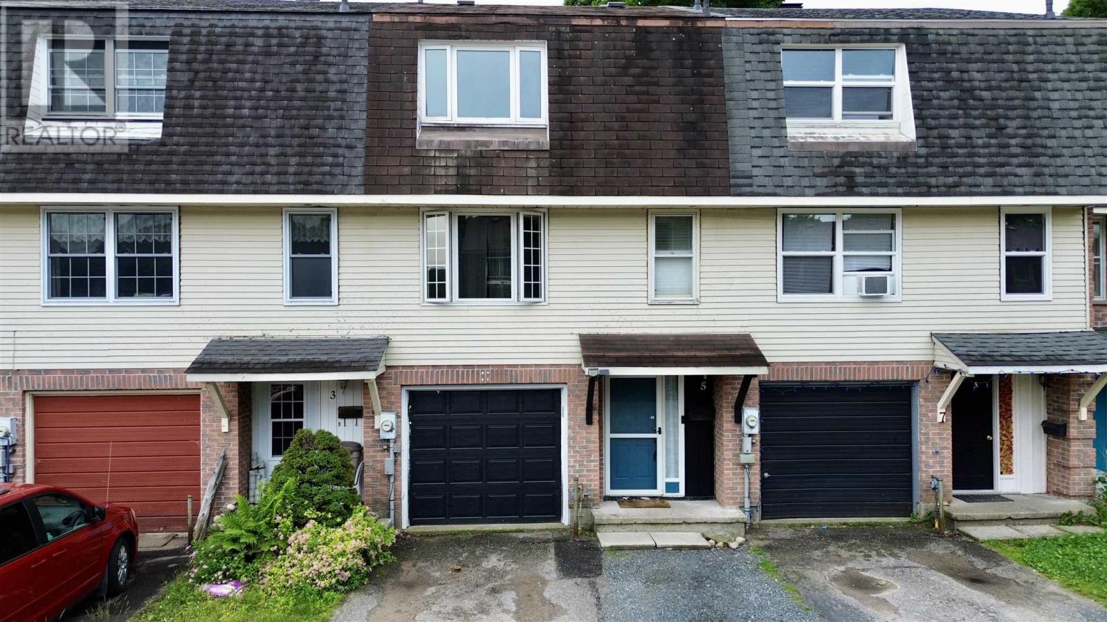 5 HIGHLAND PL, Elliot Lake