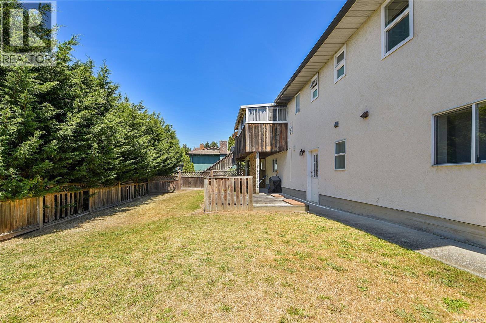 786 Cameo St, Saanich, British Columbia  V8X 4M4 - Photo 30 - 1042020