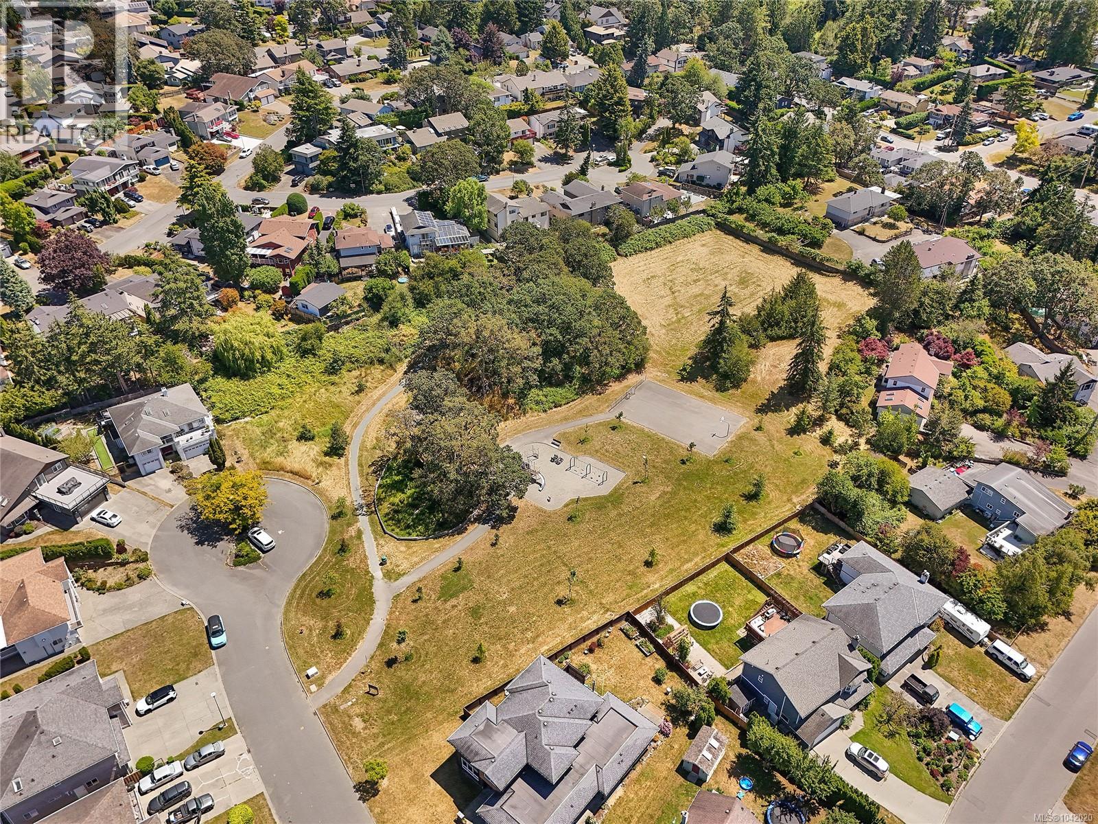 786 Cameo St, Saanich, British Columbia  V8X 4M4 - Photo 56 - 1042020