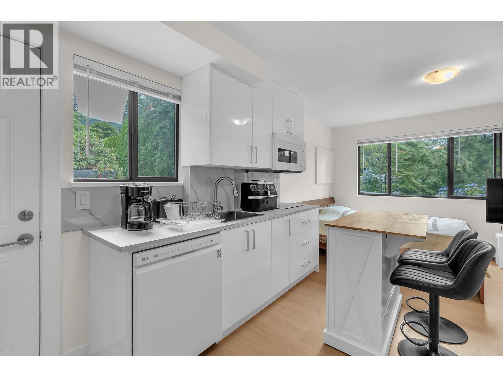 Studio 3xxx St. Andrews Avenue, North Vancouver, British Columbia  V7N 2A3 - Photo 4 - R3142689