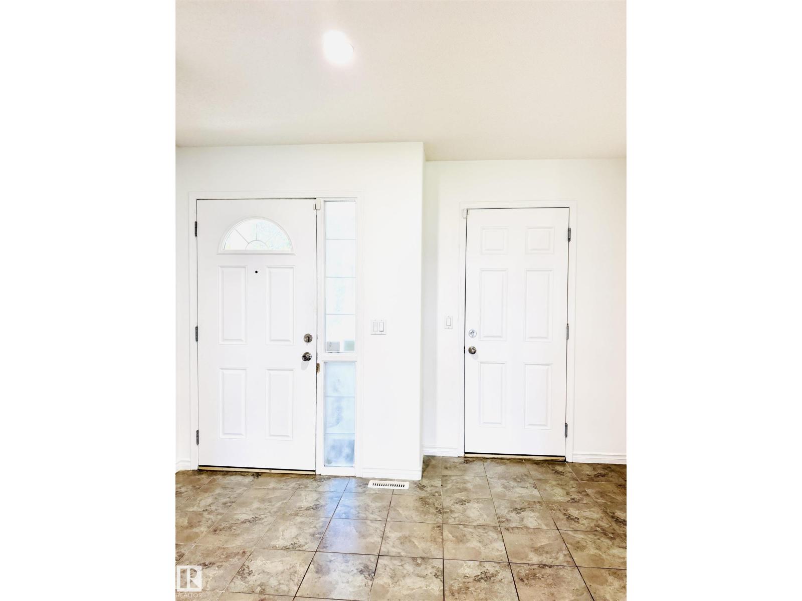 3120 25 Av NW, Edmonton, Alberta  T6T 0L8 - Photo 2 - E4498475
