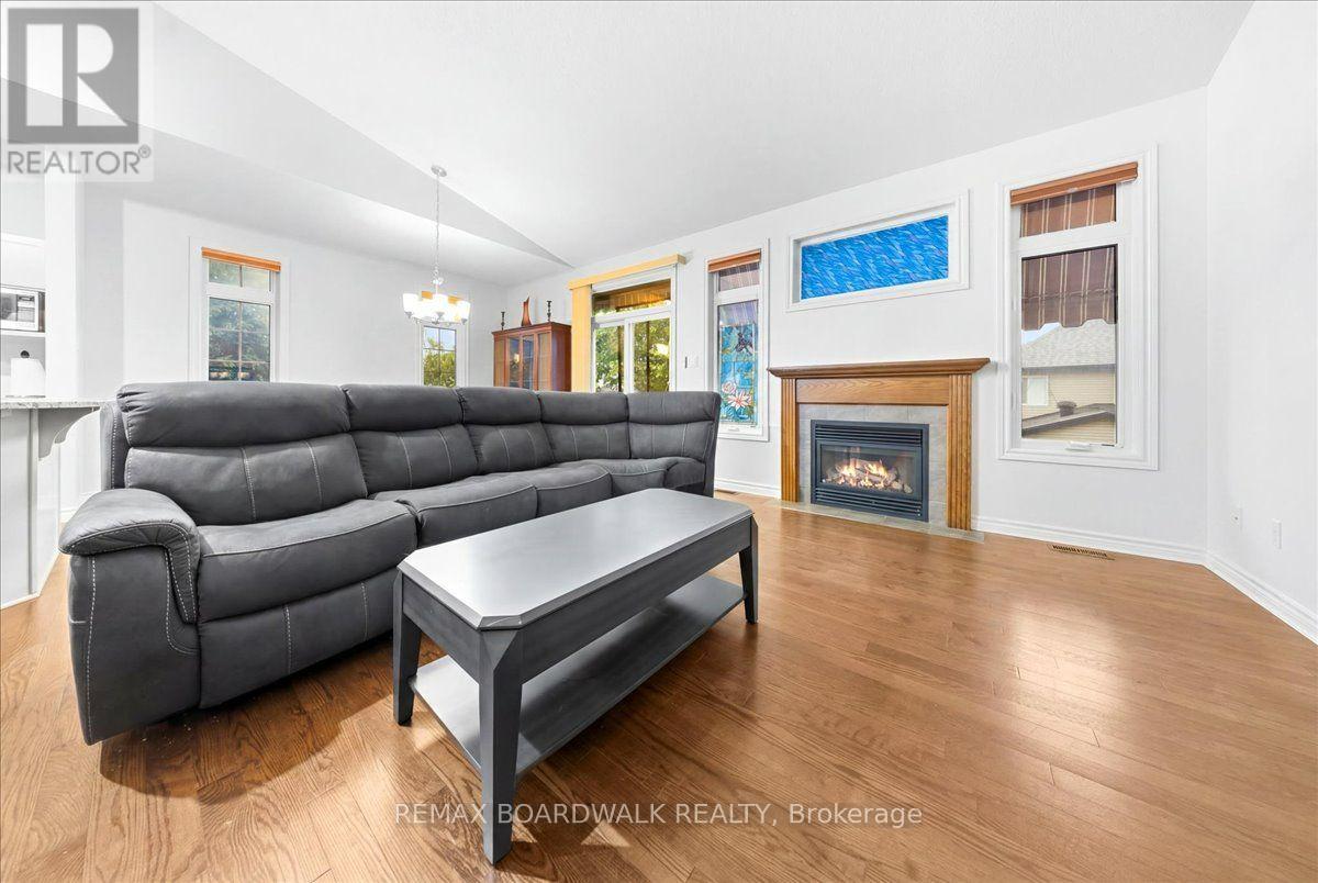 116 Passageway Private, Ottawa, Ontario  K2M 1H6 - Photo 4 - X13554518