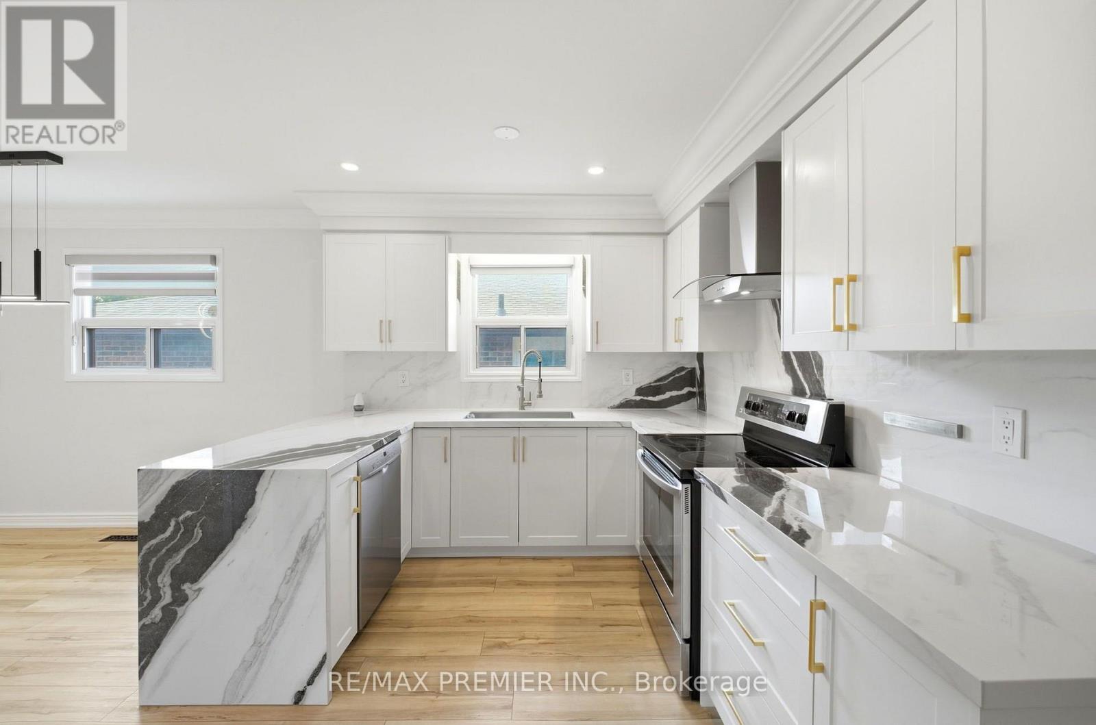 Upper Level - 21 Avon Crescent, Vaughan, Ontario  L4L 1H4 - Photo 11 - N13540726
