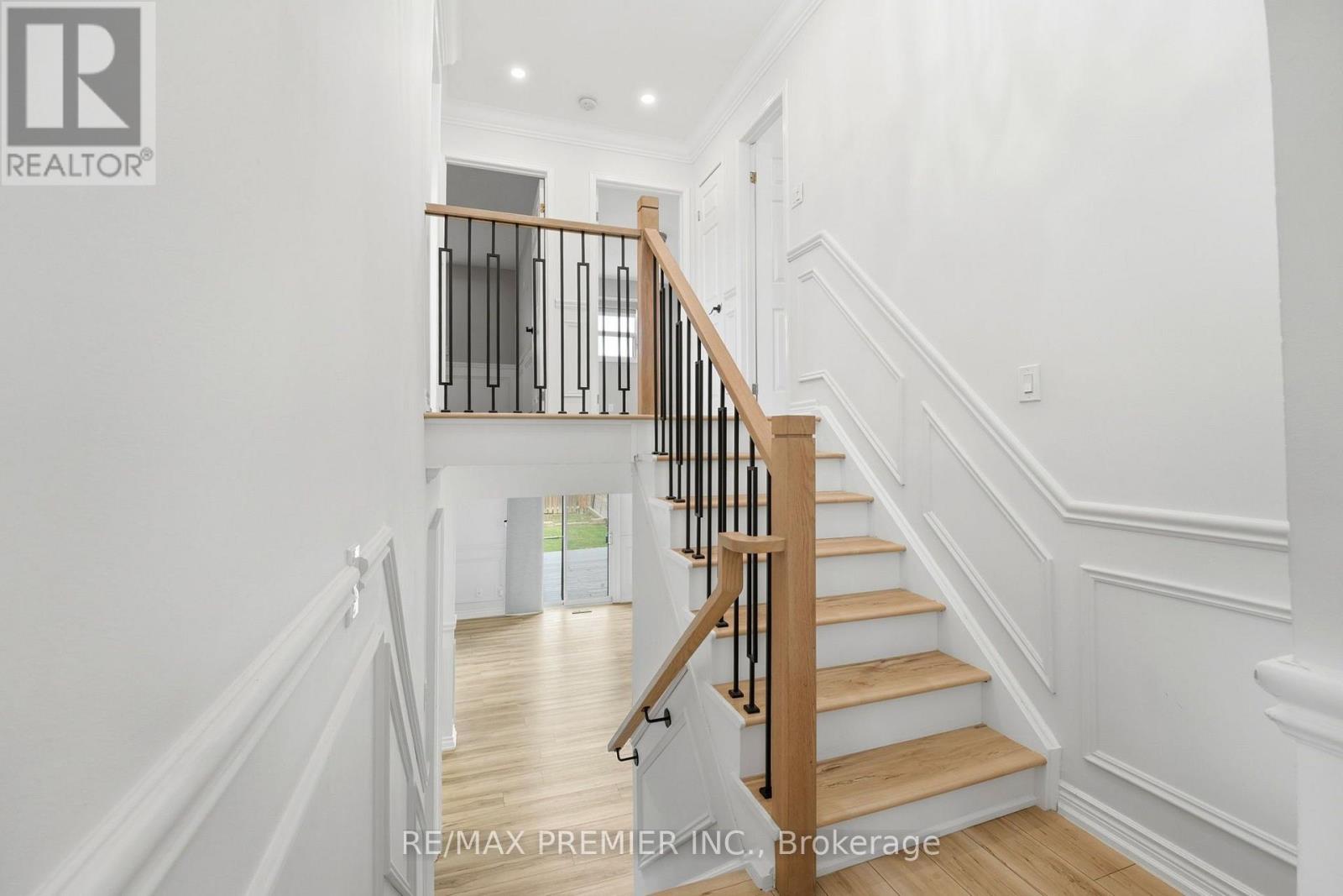 Upper Level - 21 Avon Crescent, Vaughan, Ontario  L4L 1H4 - Photo 14 - N13540726