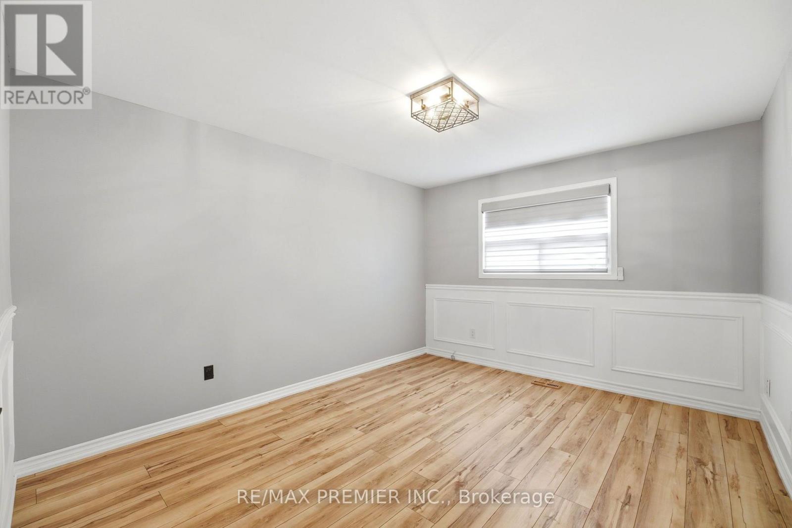 Upper Level - 21 Avon Crescent, Vaughan, Ontario  L4L 1H4 - Photo 19 - N13540726