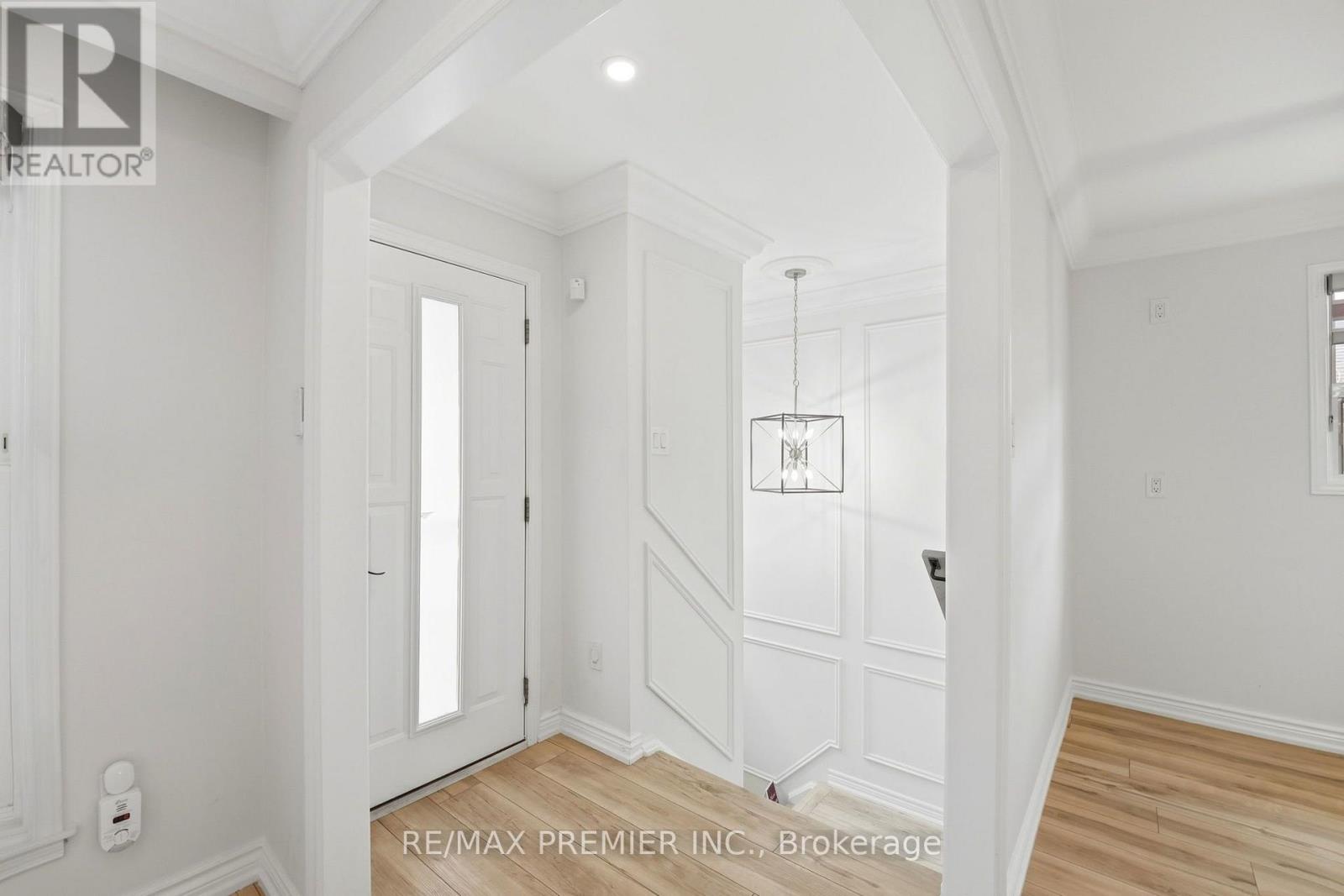 Upper Level - 21 Avon Crescent, Vaughan, Ontario  L4L 1H4 - Photo 7 - N13540726