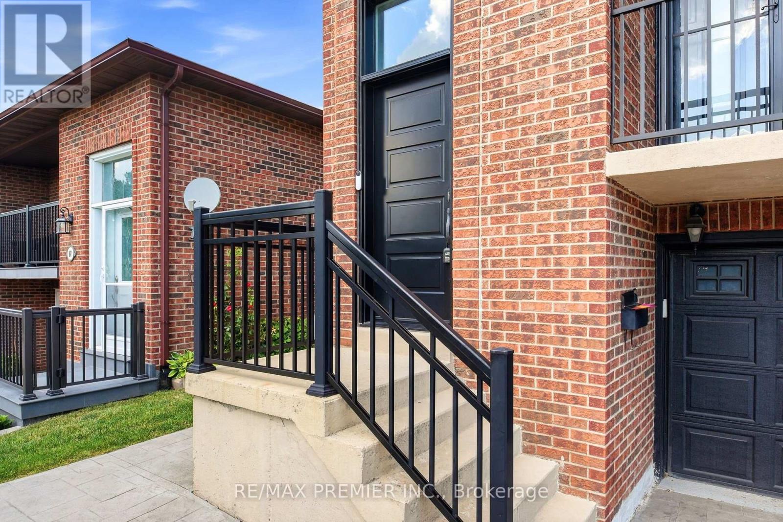 Upper Level - 21 Avon Crescent, Vaughan, Ontario  L4L 1H4 - Photo 4 - N13540726