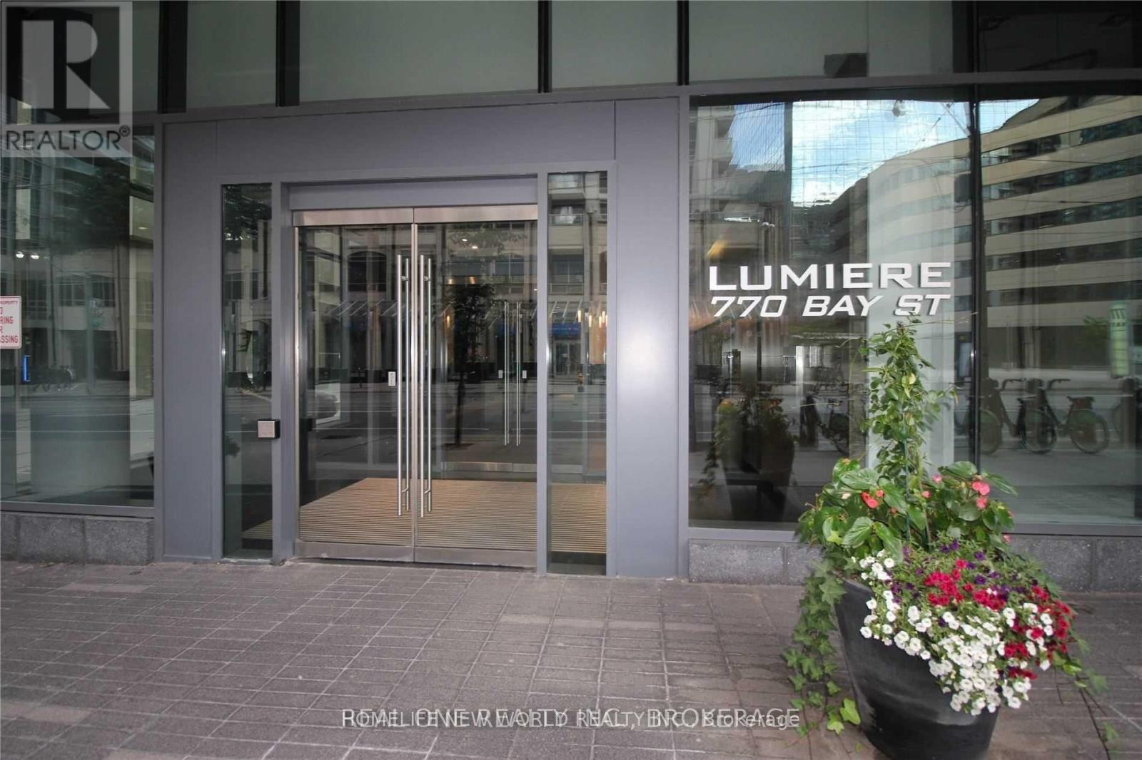 2202 - 770 BAY STREET, Toronto, Ontario
