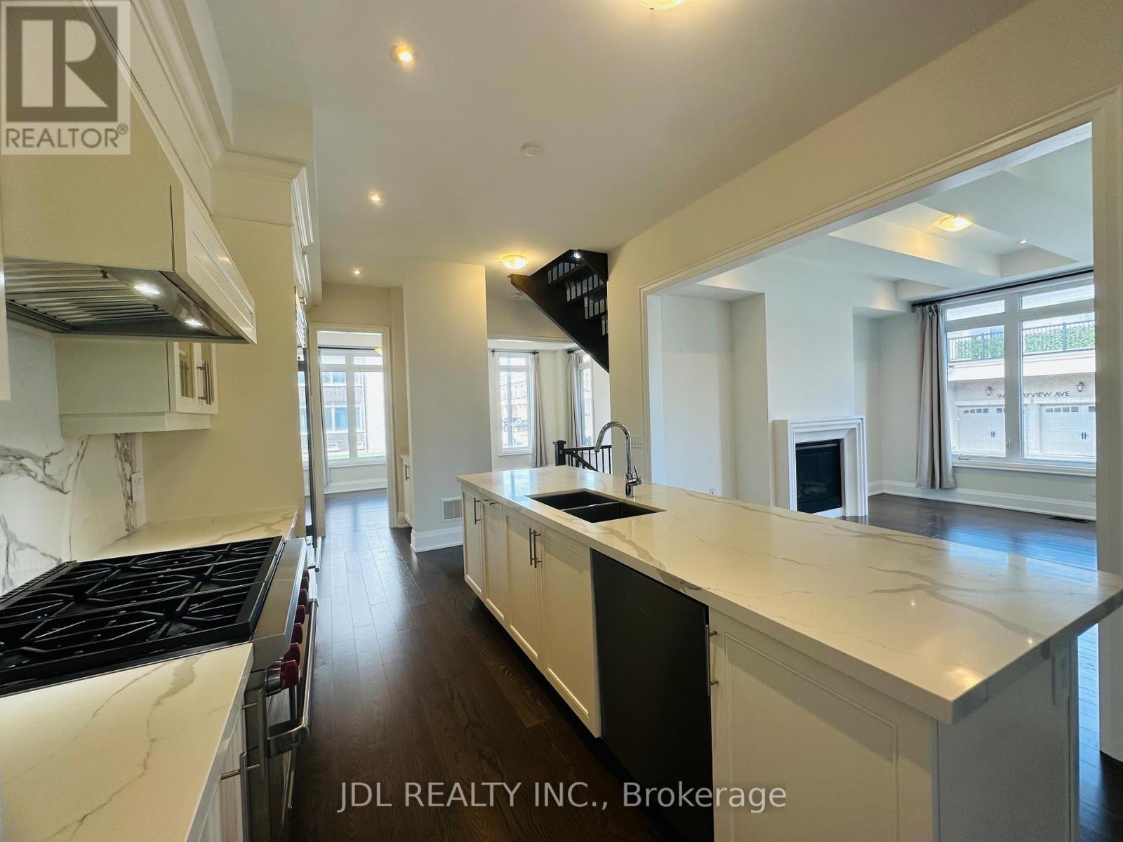 26 Callisto Lane, Richmond Hill, Ontario  L4C 5G9 - Photo 6 - N13554742