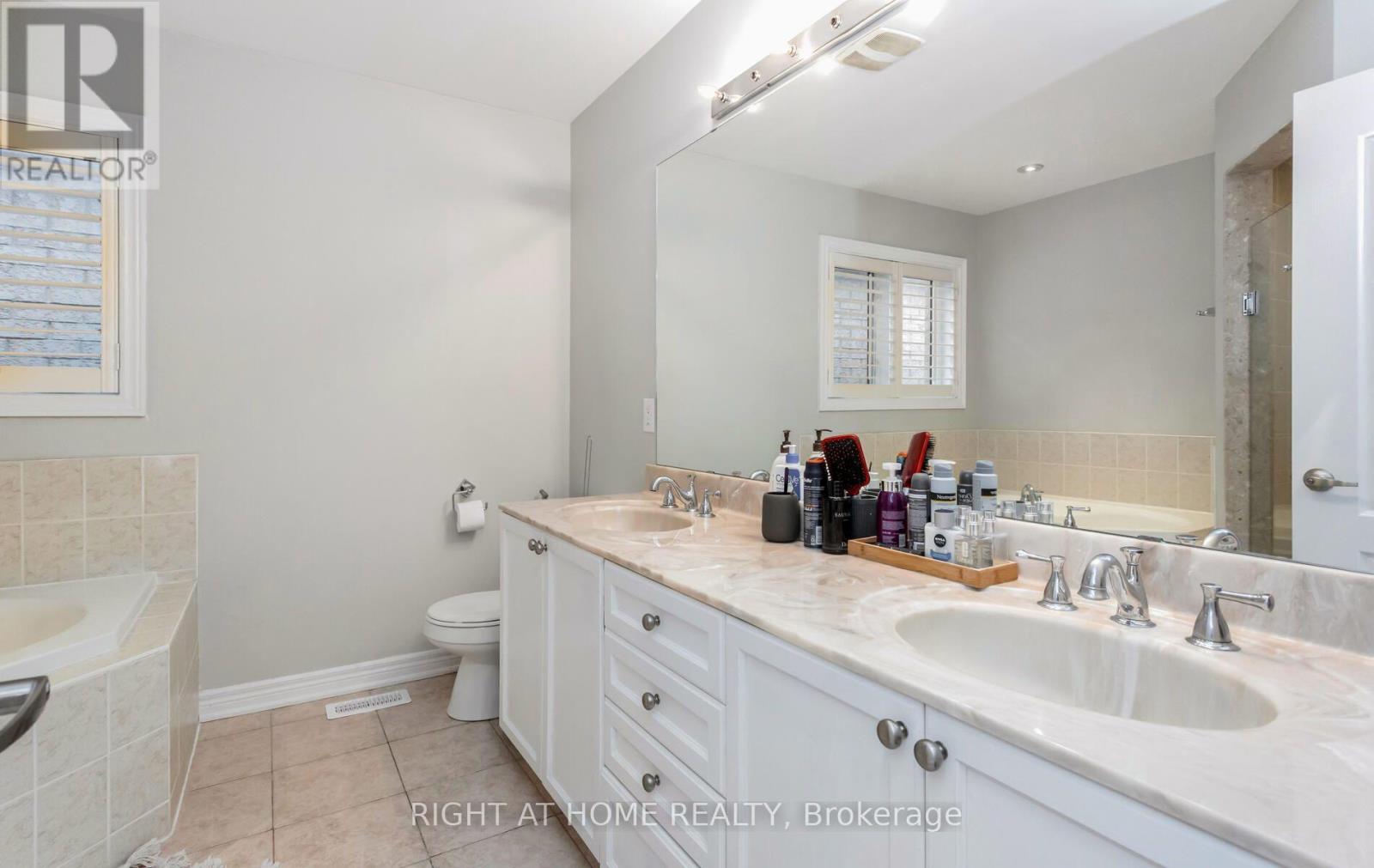 2419 Wasaga Drive, Oakville, Ontario  L6H 0B8 - Photo 19 - W13554752