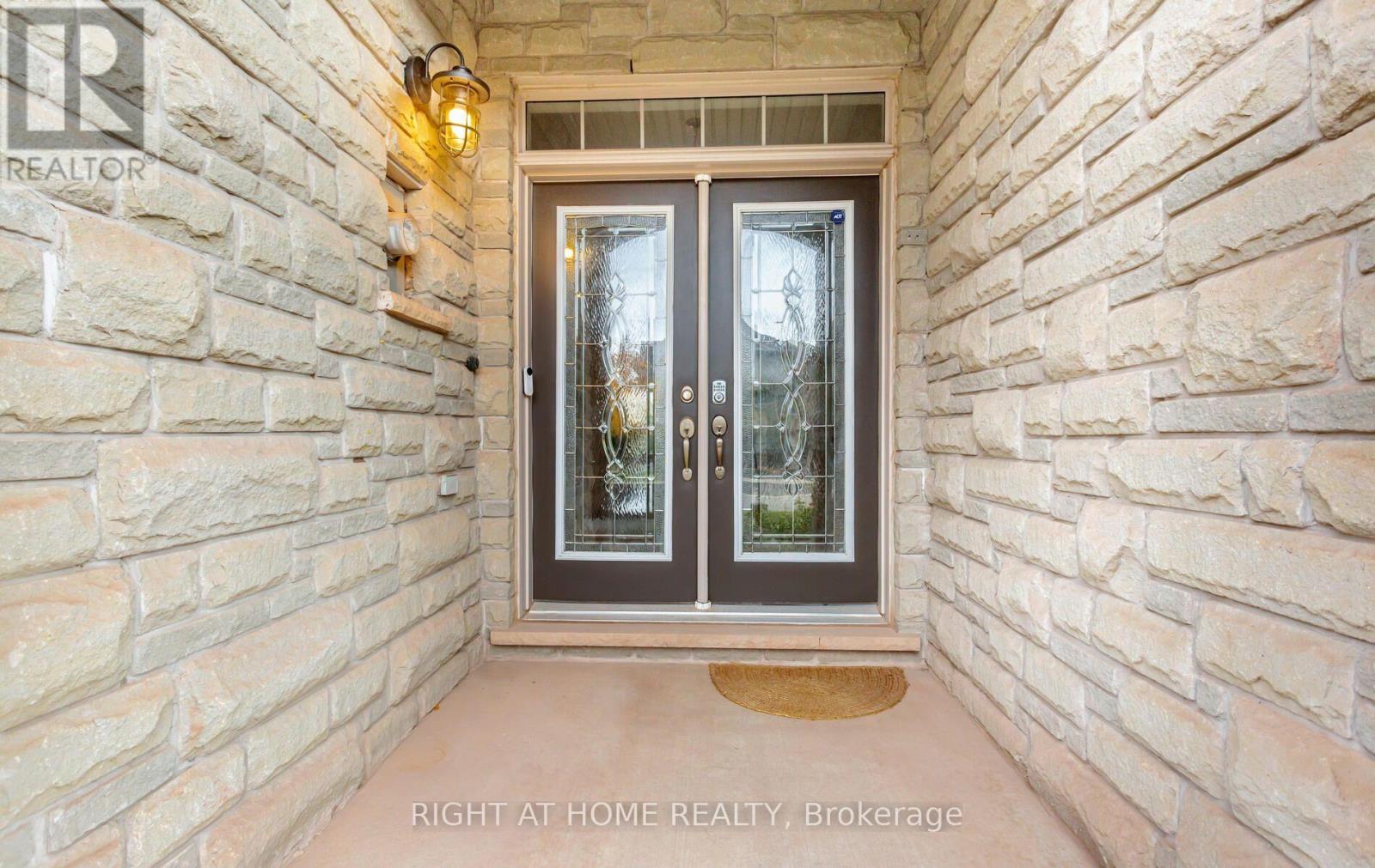 2419 Wasaga Drive, Oakville, Ontario  L6H 0B8 - Photo 2 - W13554752