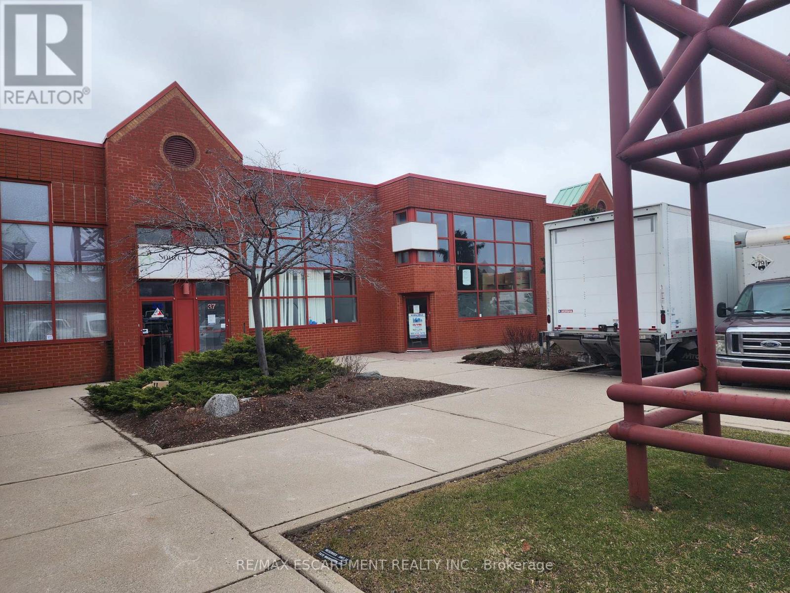 37 - 5100 SOUTH SERVICE ROAD, Burlington (Mountainside)