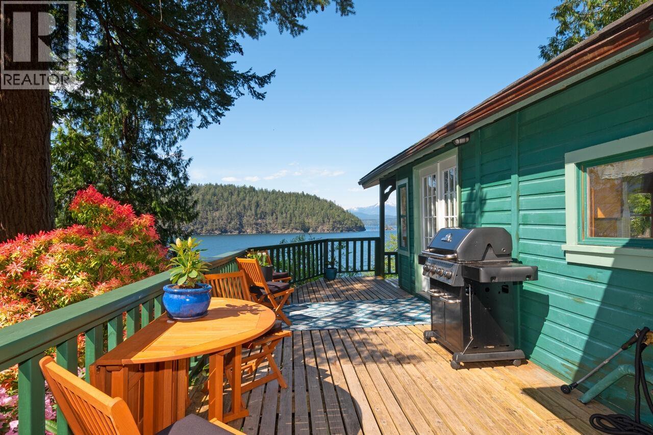 1587 MOUNT GARDNER ROAD, Bowen Island, British Columbia