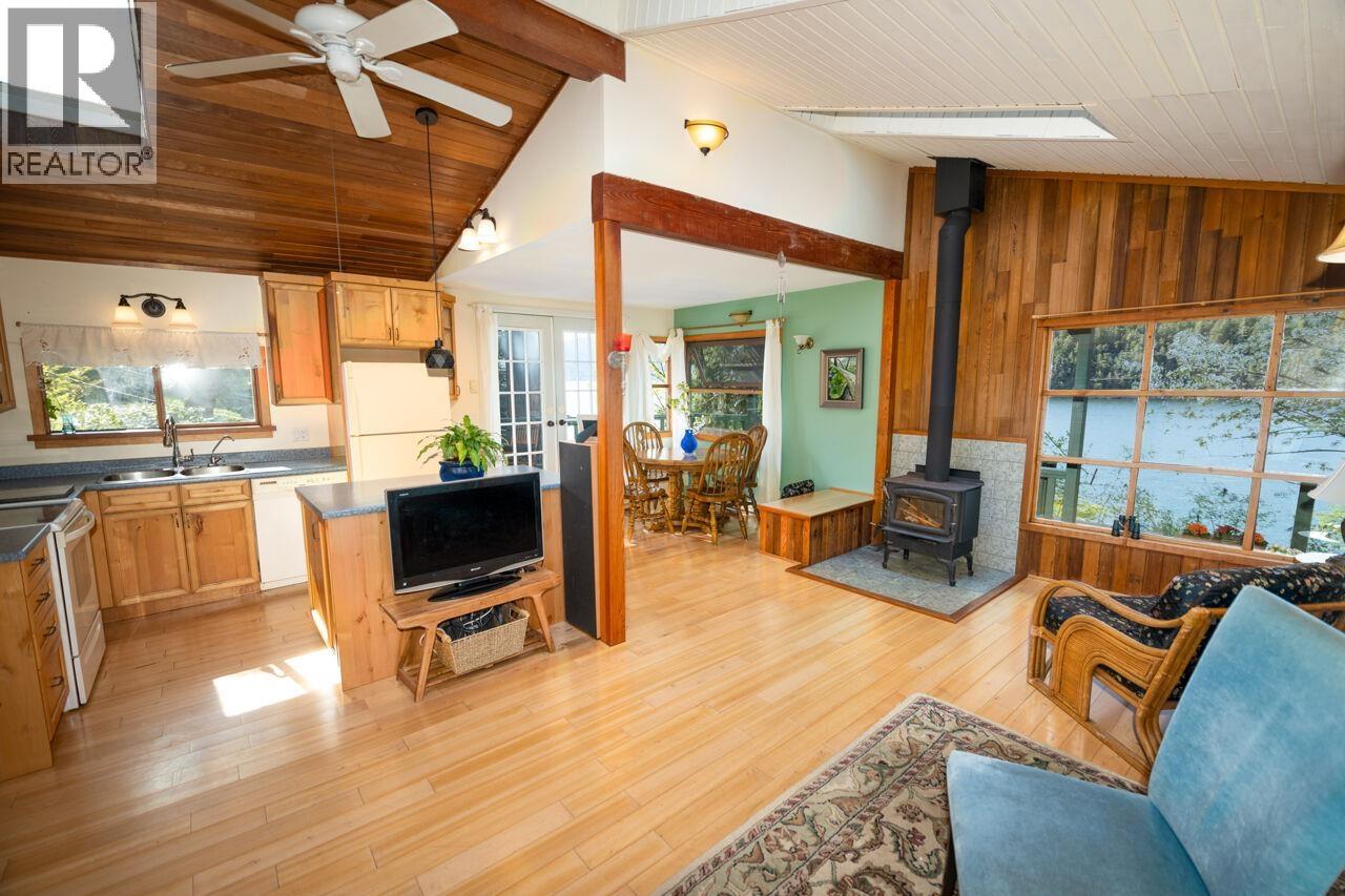 1587 Mount Gardner Road, Bowen Island, British Columbia  V0N 1G2 - Photo 2 - R3145378