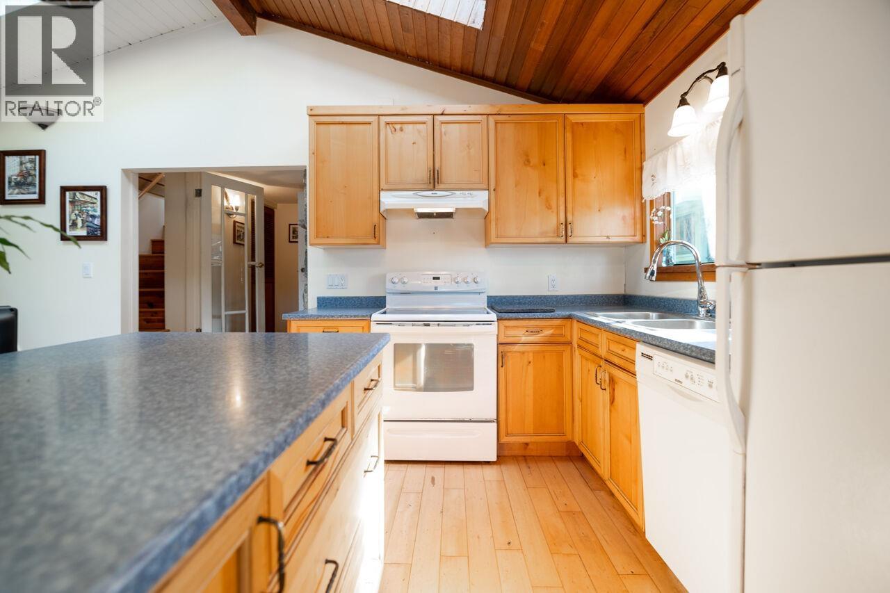 1587 Mount Gardner Road, Bowen Island, British Columbia  V0N 1G2 - Photo 6 - R3145378