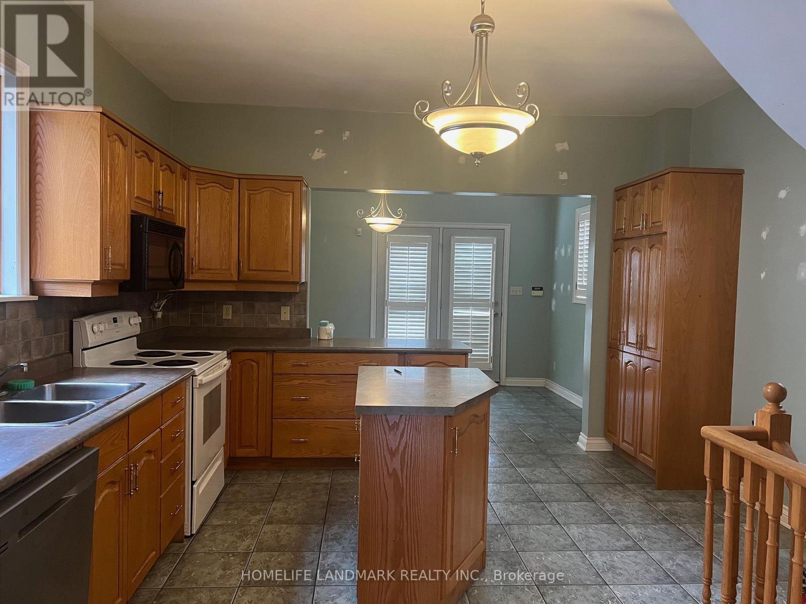231 Clinton Street, Toronto, Ontario  M6G 2Y4 - Photo 5 - C13554774