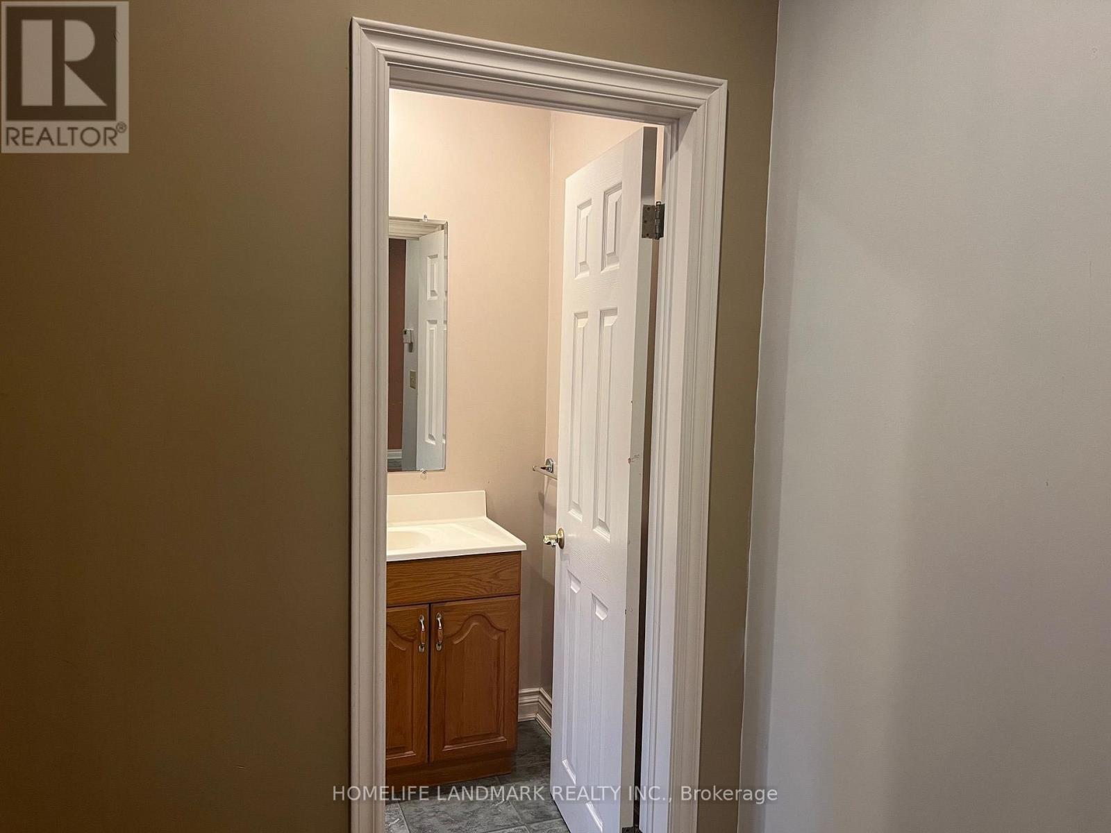231 Clinton Street, Toronto, Ontario  M6G 2Y4 - Photo 6 - C13554774