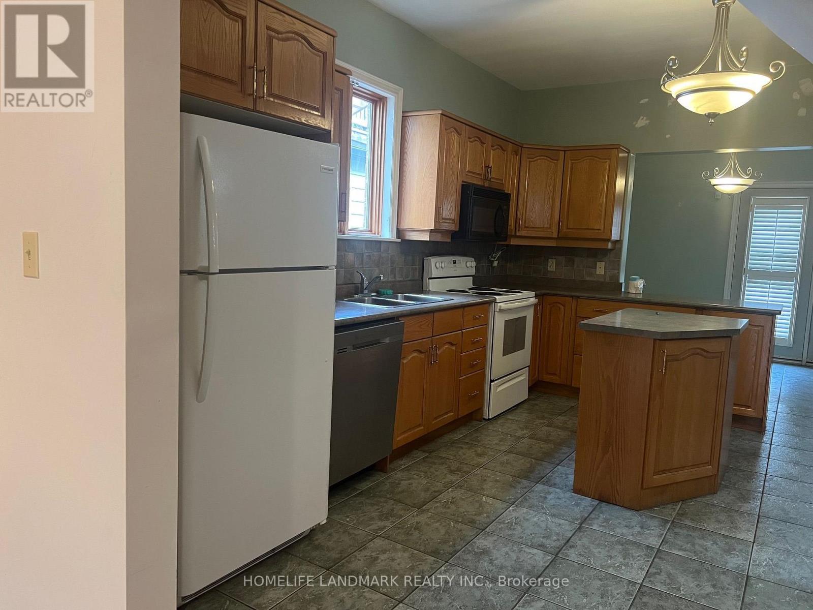 231 Clinton Street, Toronto, Ontario  M6G 2Y4 - Photo 7 - C13554774