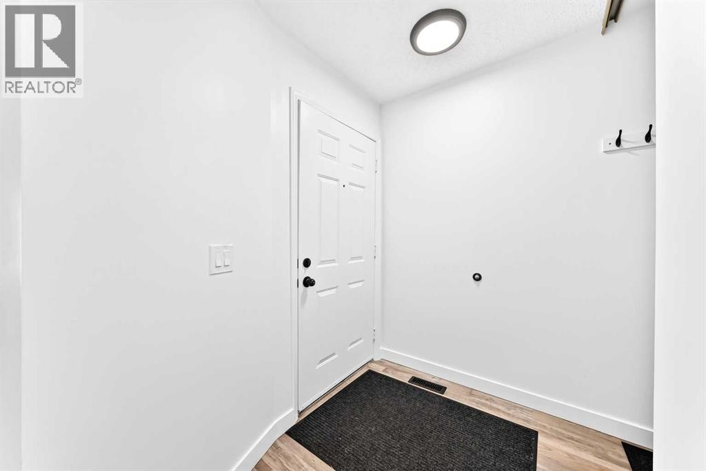 3728 Cedarille Drive Sw, Calgary, Alberta  T2W 3Z8 - Photo 2 - A2326804