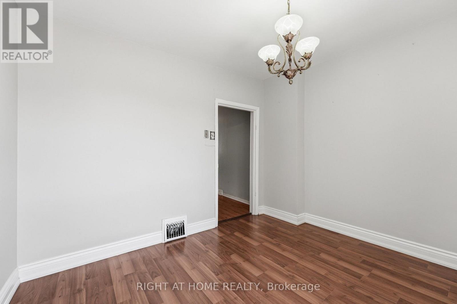 7 Andrews Avenue, Toronto, Ontario  M6J 1S2 - Photo 16 - C13554836