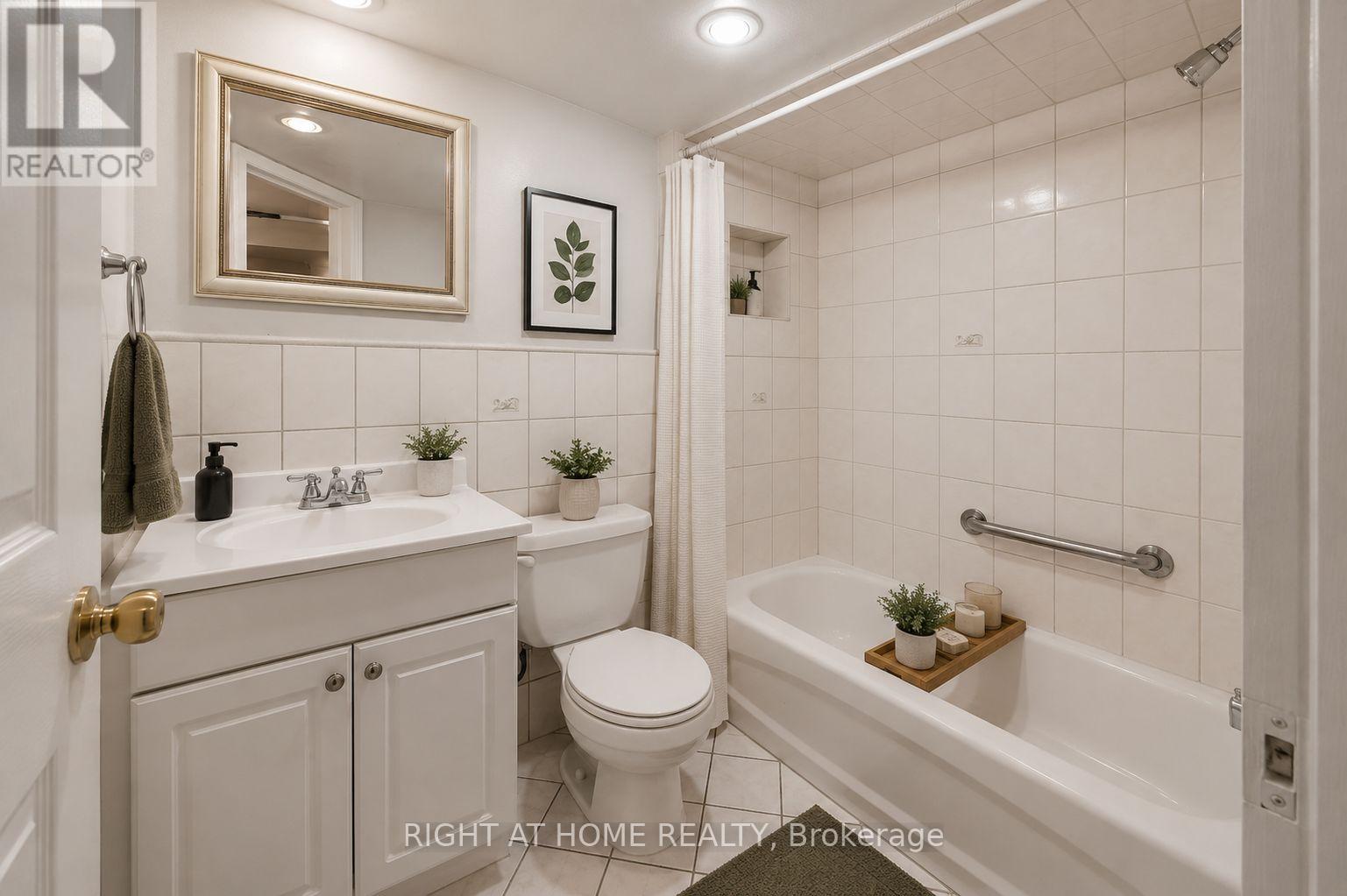 7 Andrews Avenue, Toronto, Ontario  M6J 1S2 - Photo 19 - C13554836