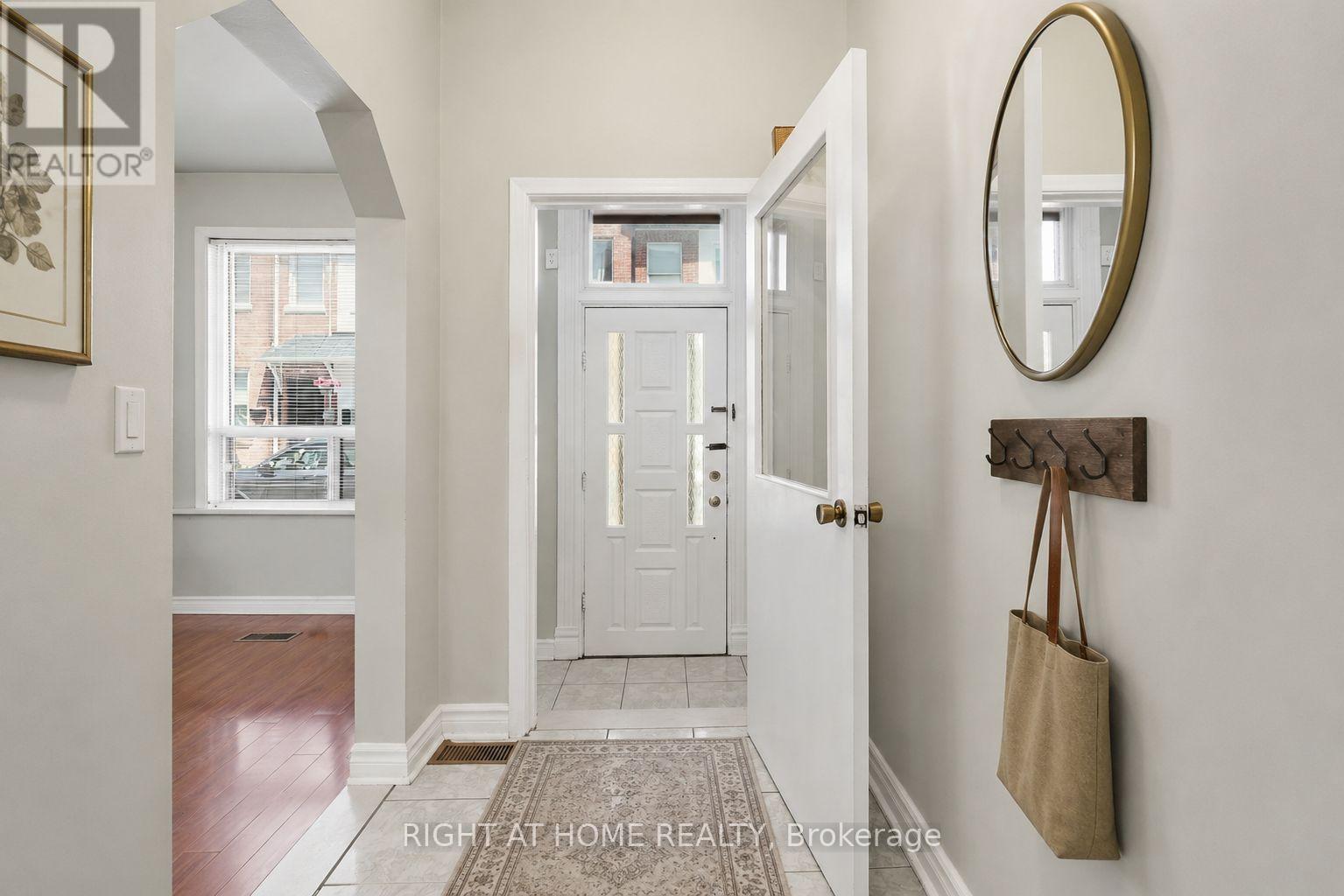 7 Andrews Avenue, Toronto, Ontario  M6J 1S2 - Photo 2 - C13554836