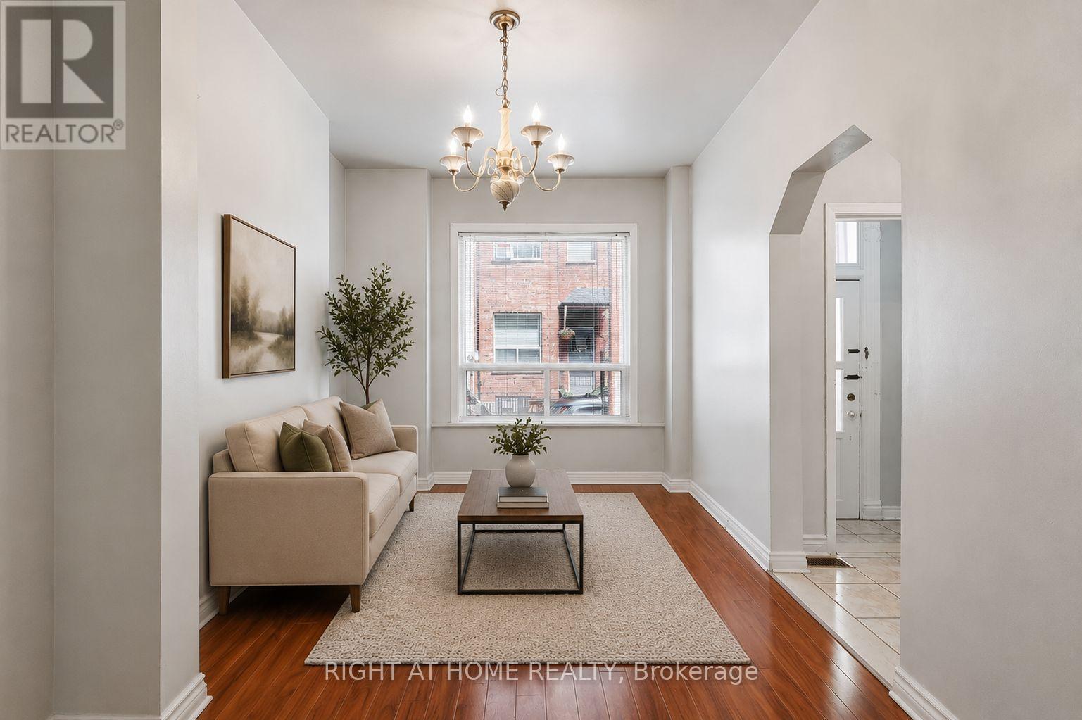 7 Andrews Avenue, Toronto, Ontario  M6J 1S2 - Photo 5 - C13554836