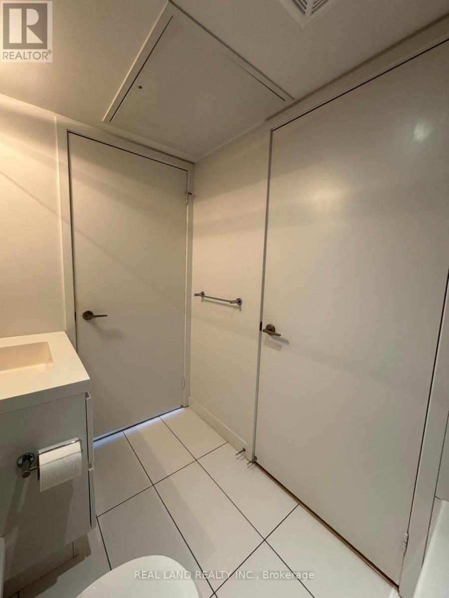 301 - 85 Queens Wharf Road, Toronto, Ontario  M5V 0J9 - Photo 10 - C13554844
