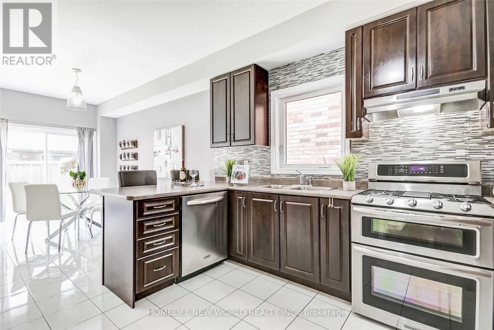 47 Naylor Drive, Bradford West Gwillimbury, Ontario  L3Z 0J8 - Photo 20 - N13554838