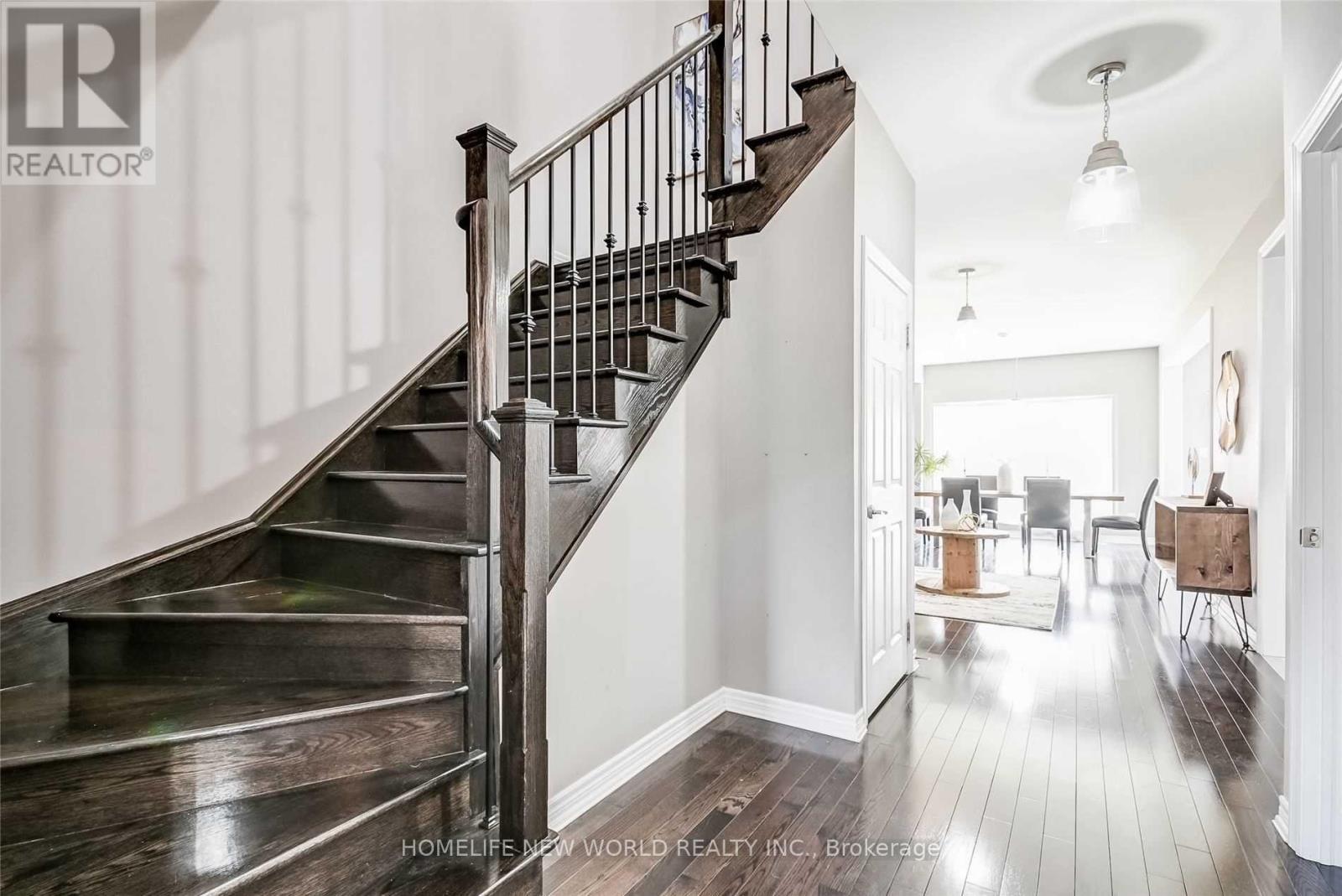 47 Naylor Drive, Bradford West Gwillimbury, Ontario  L3Z 0J8 - Photo 7 - N13554838