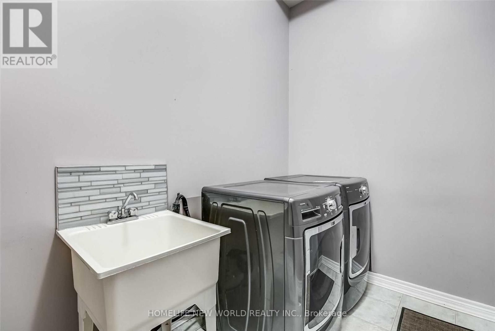 47 Naylor Drive, Bradford West Gwillimbury, Ontario  L3Z 0J8 - Photo 8 - N13554838