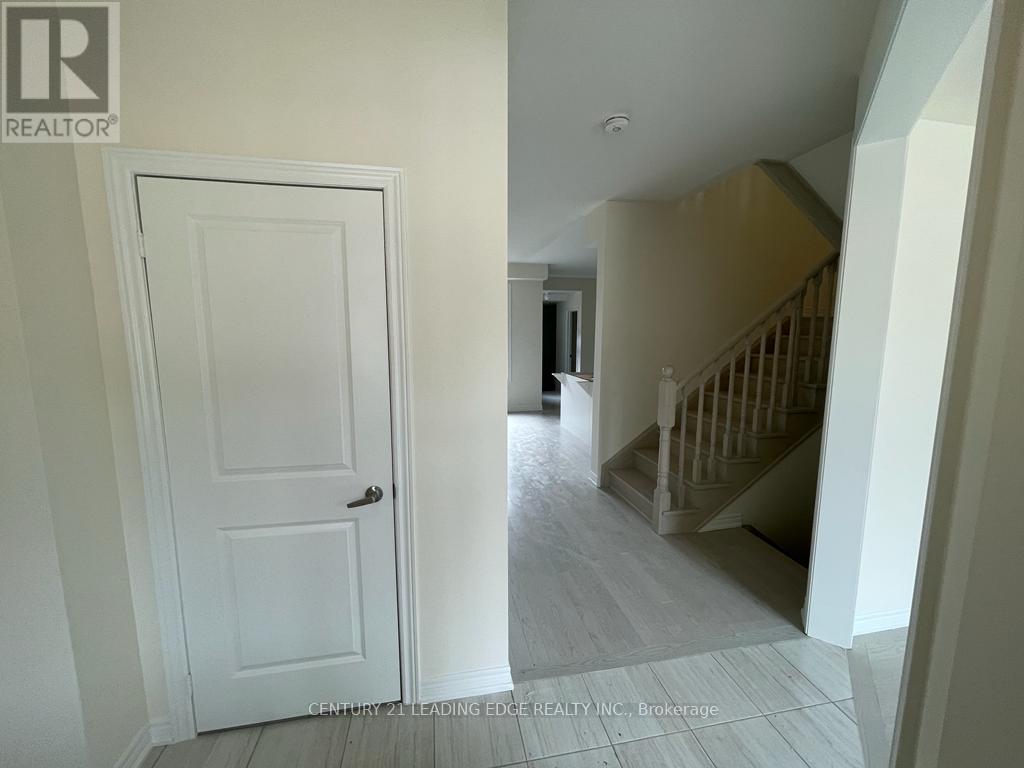 10 O'reilly Street, Whitby, Ontario  L1P 0N7 - Photo 4 - E13498000