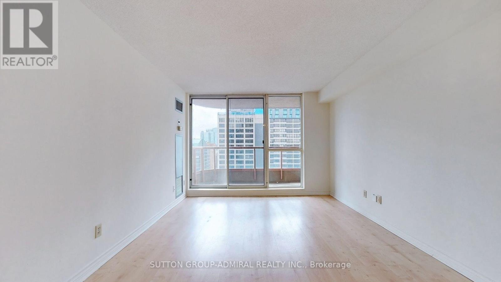 2001 - 736 Bay Street, Toronto, Ontario  M5G 2M4 - Photo 2 - C13554916