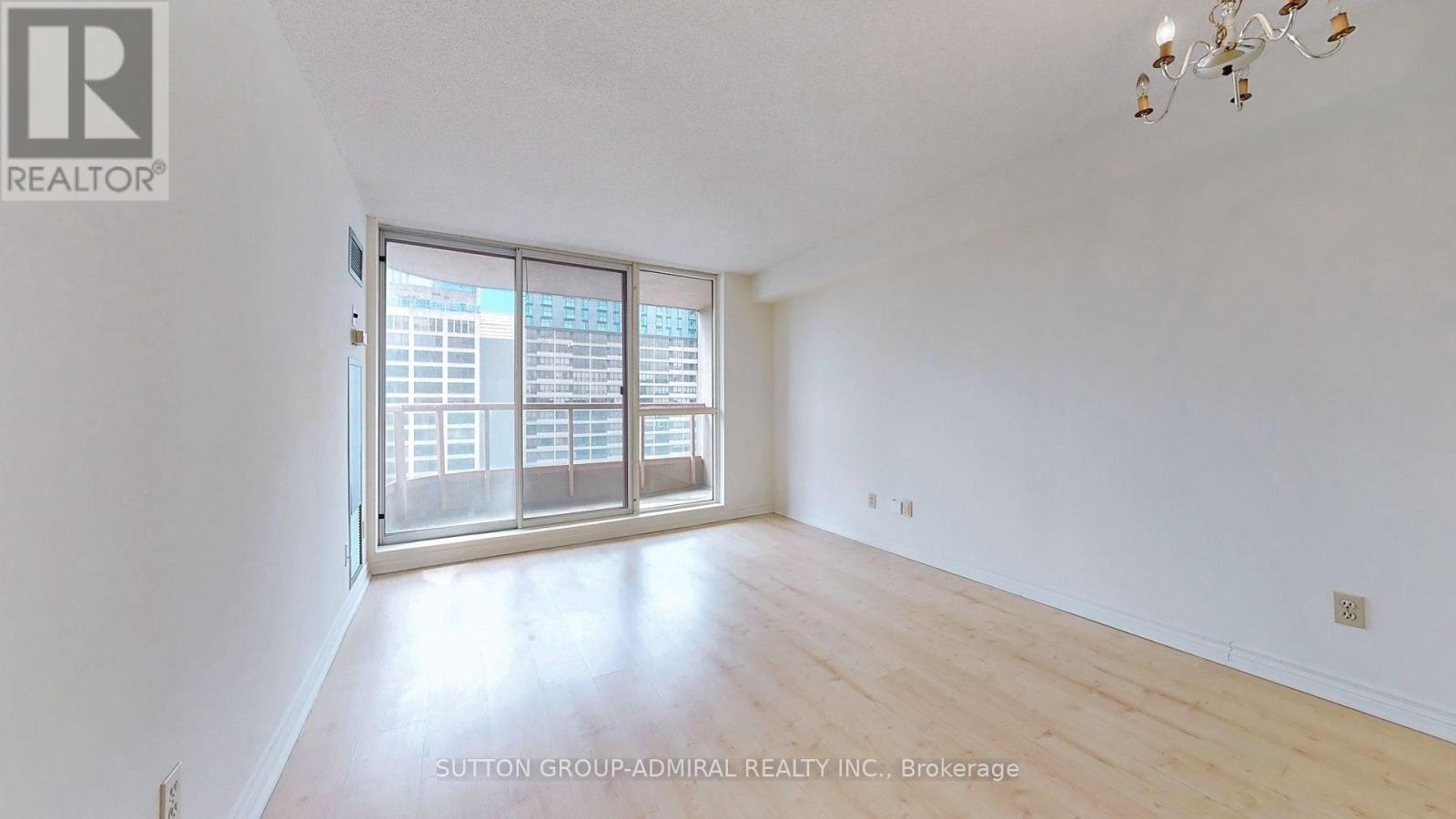 2001 - 736 Bay Street, Toronto, Ontario  M5G 2M4 - Photo 3 - C13554916