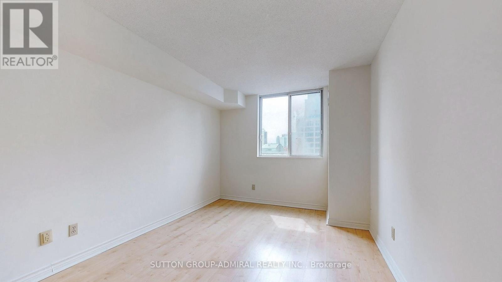 2001 - 736 Bay Street, Toronto, Ontario  M5G 2M4 - Photo 5 - C13554916